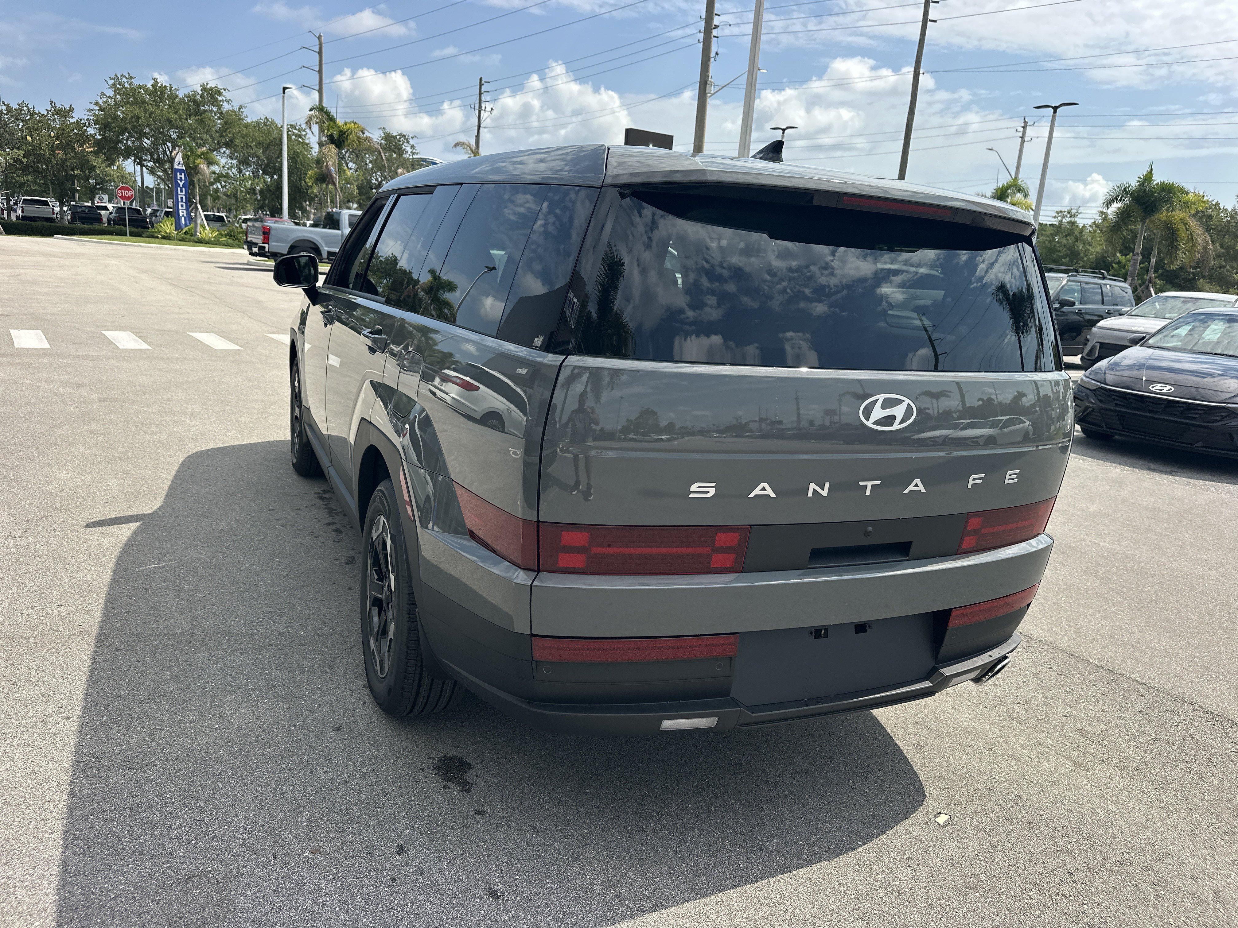 2027 Hyundai Santa Fe SE FWD