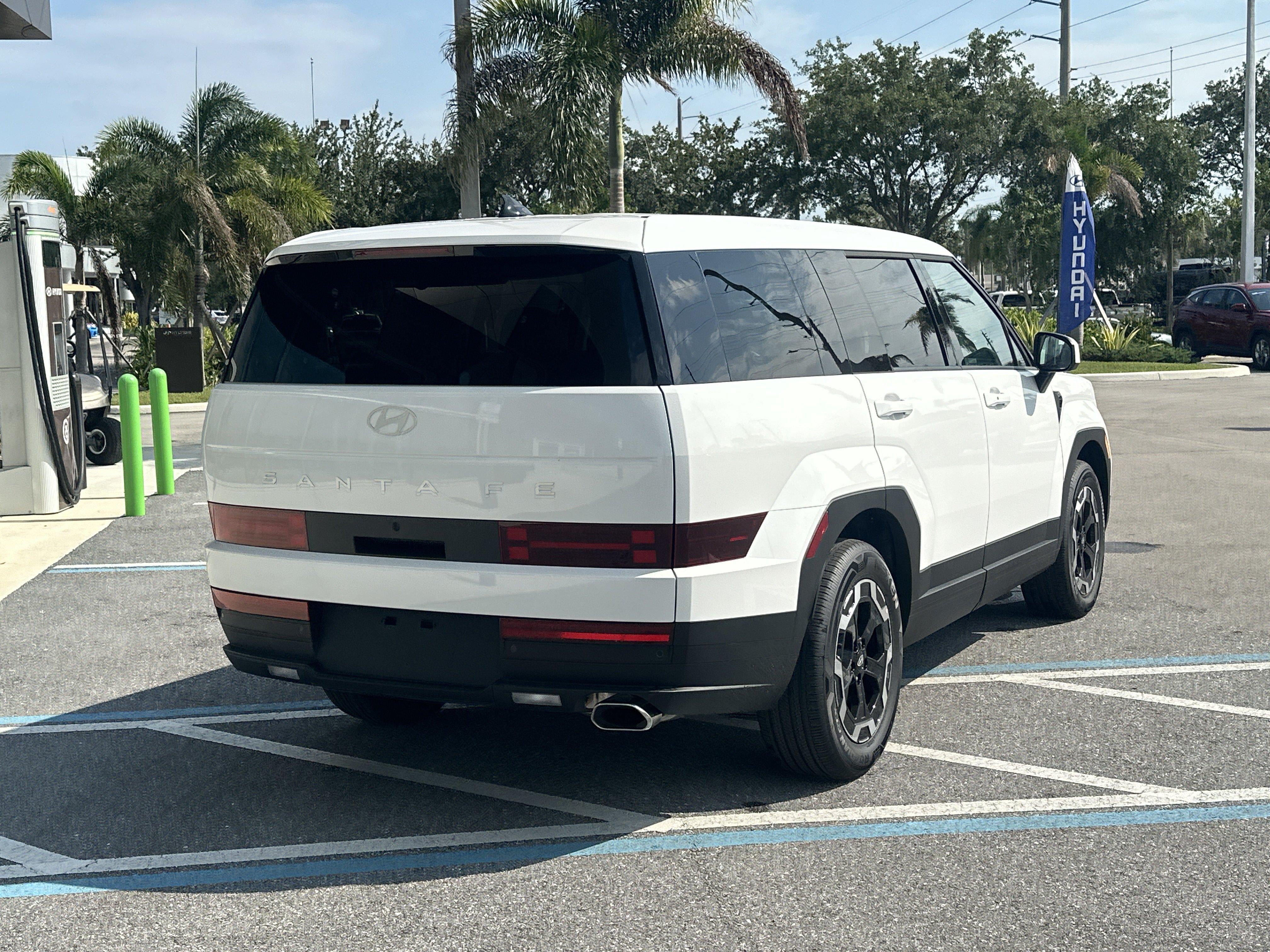 2027 Hyundai Santa Fe SE FWD