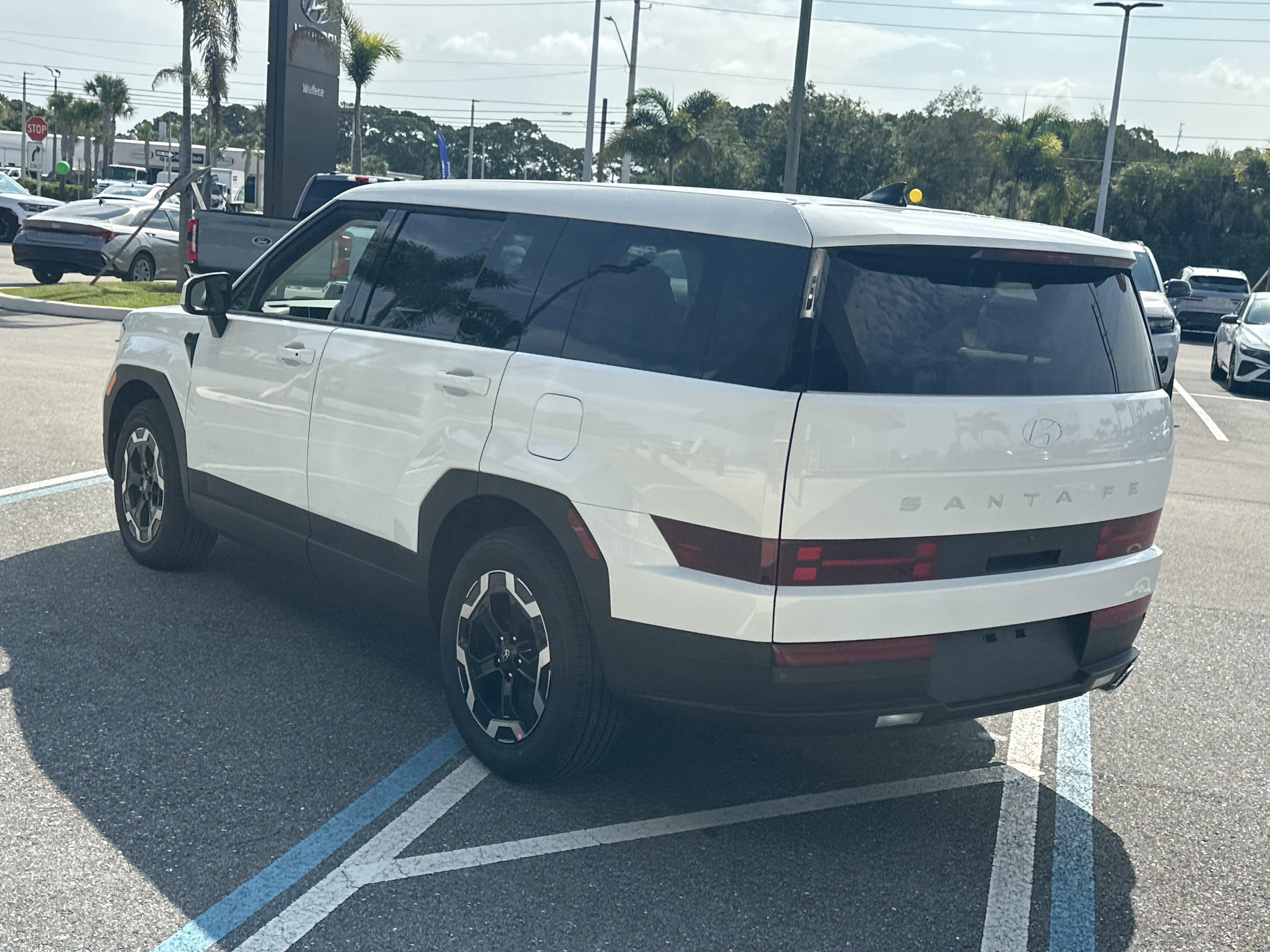 2027 Hyundai Santa Fe SE FWD