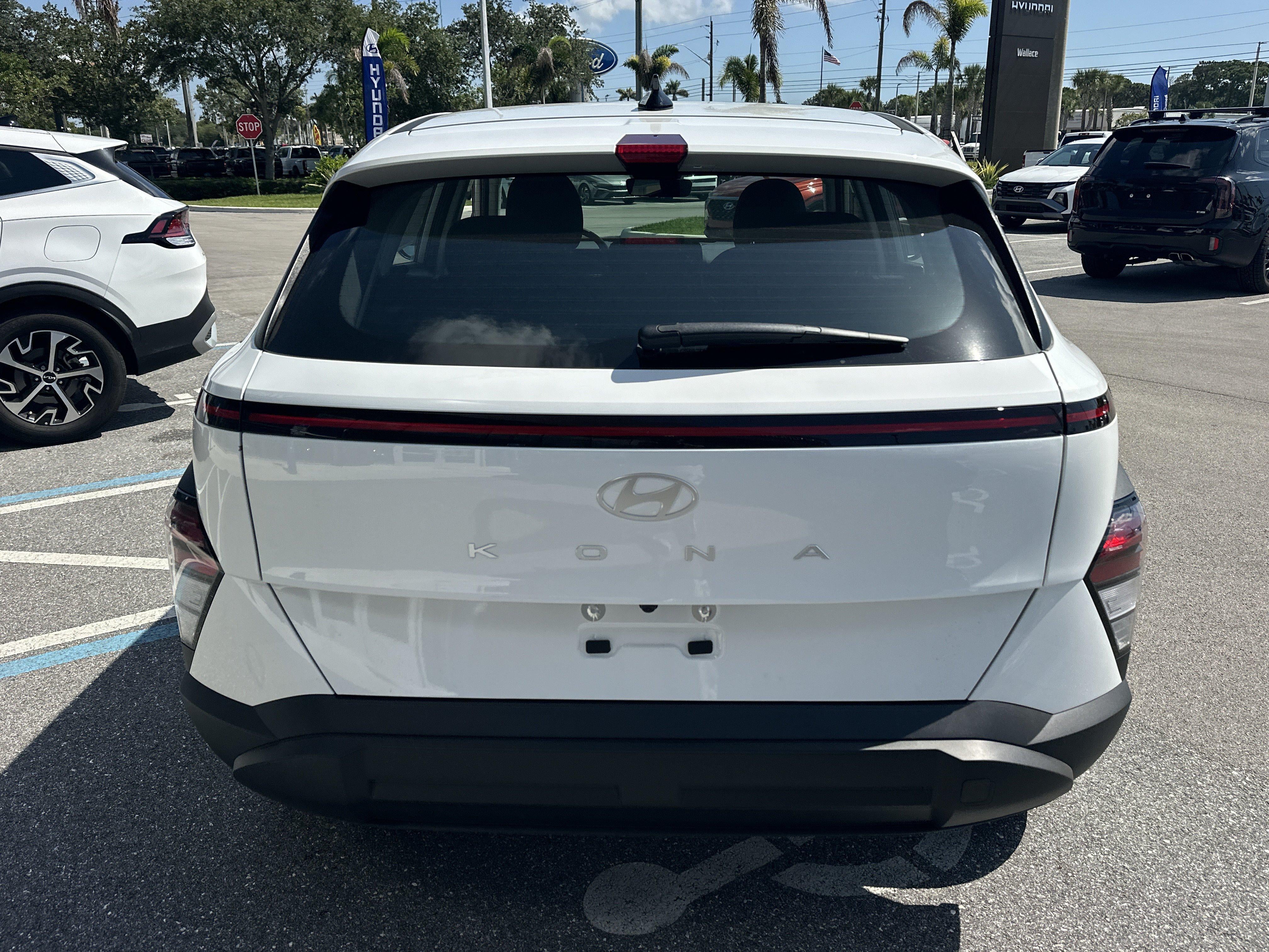 2027 Hyundai Kona SE FWD