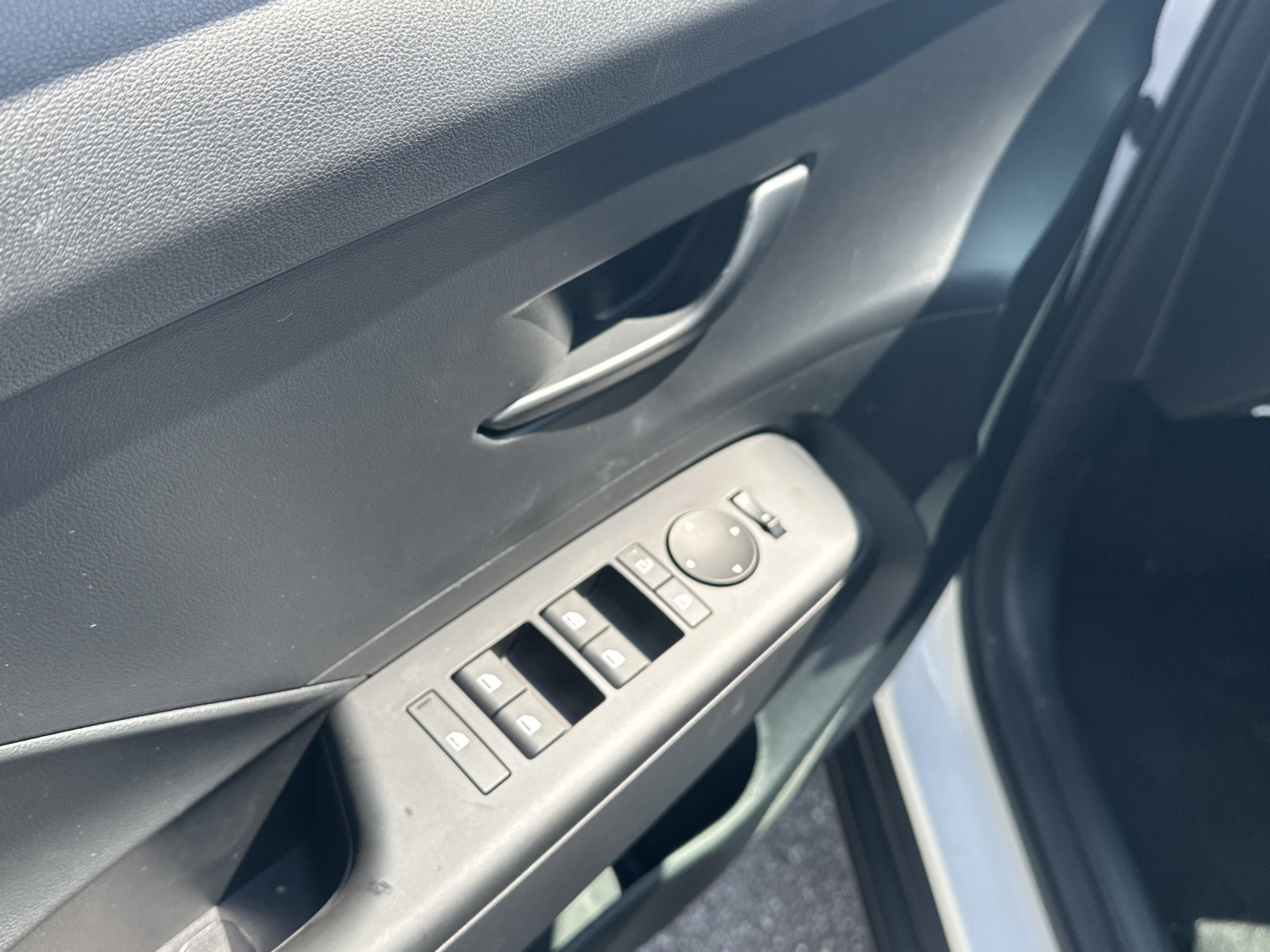 2027 Hyundai Kona SE FWD