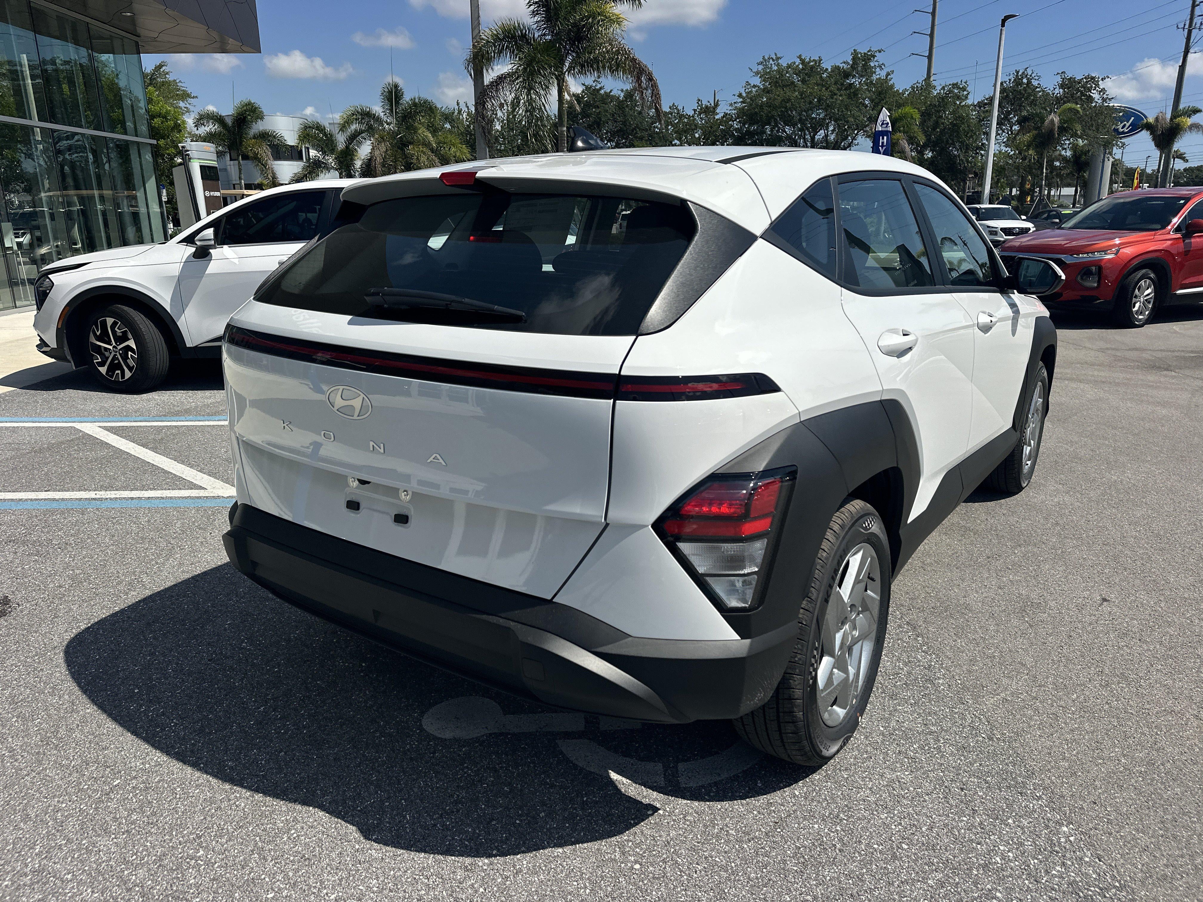 2027 Hyundai Kona SE FWD