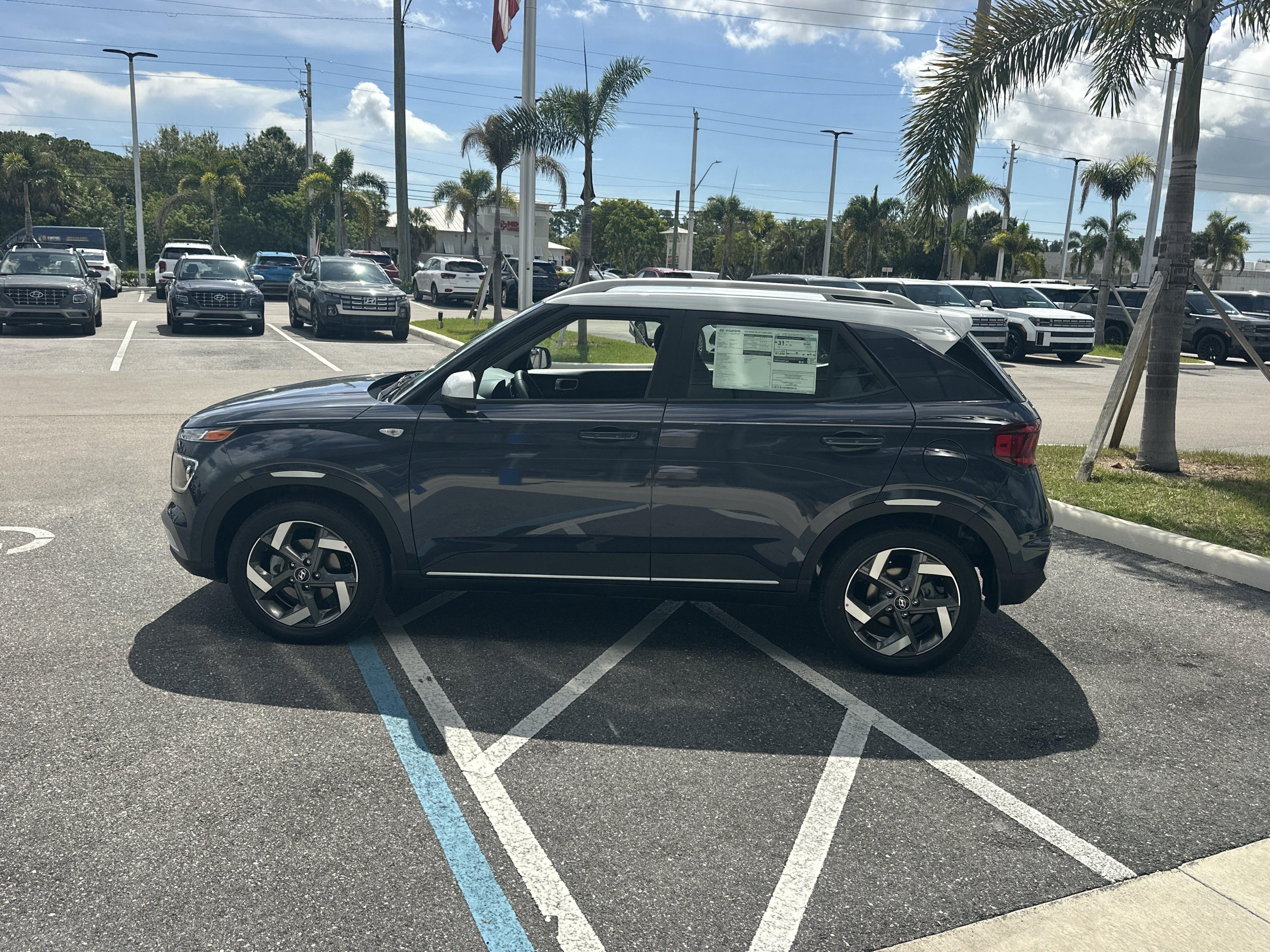 2026 Hyundai Venue SEL w/Two-Tone Roof