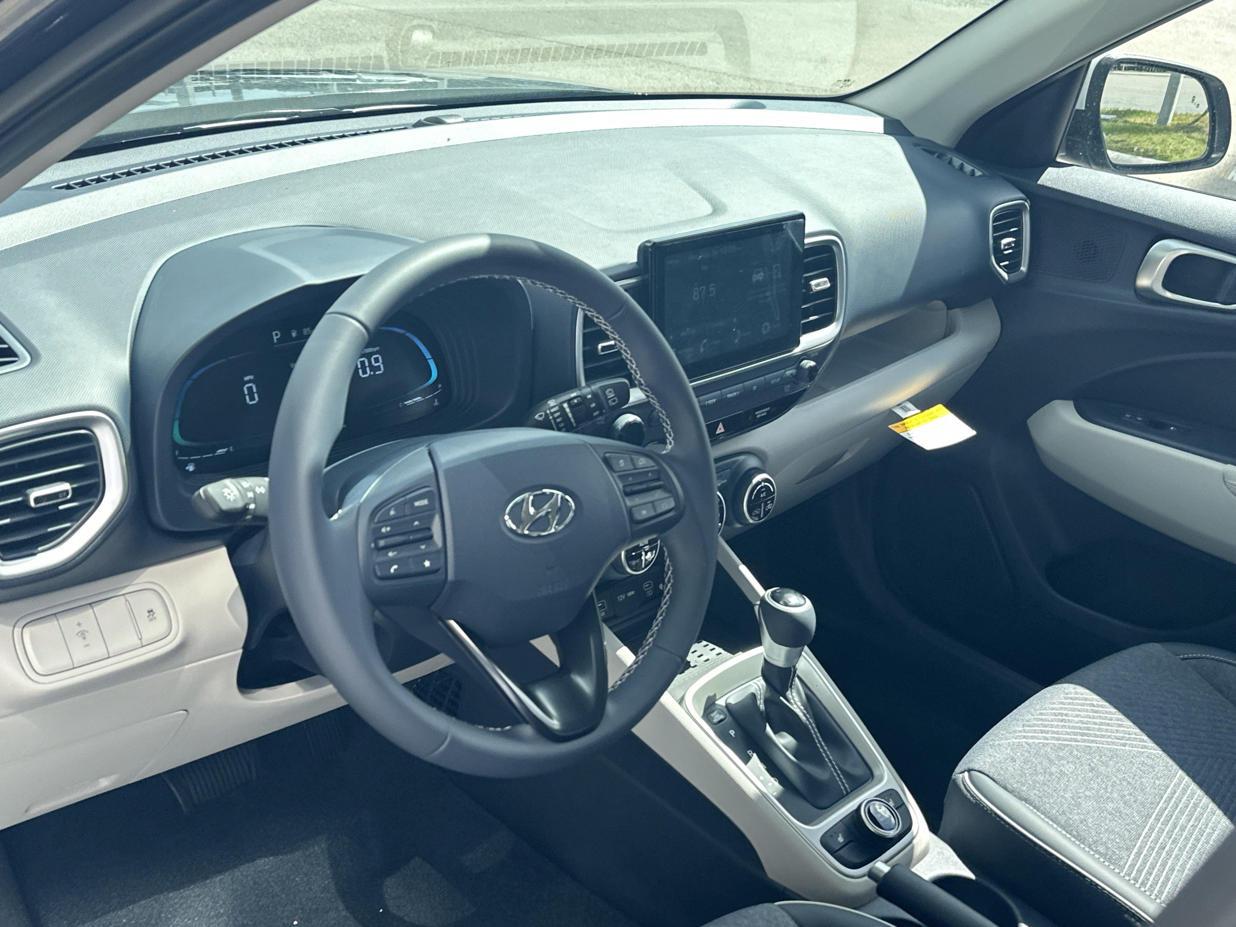 2026 Hyundai Venue SEL w/Two-Tone Roof