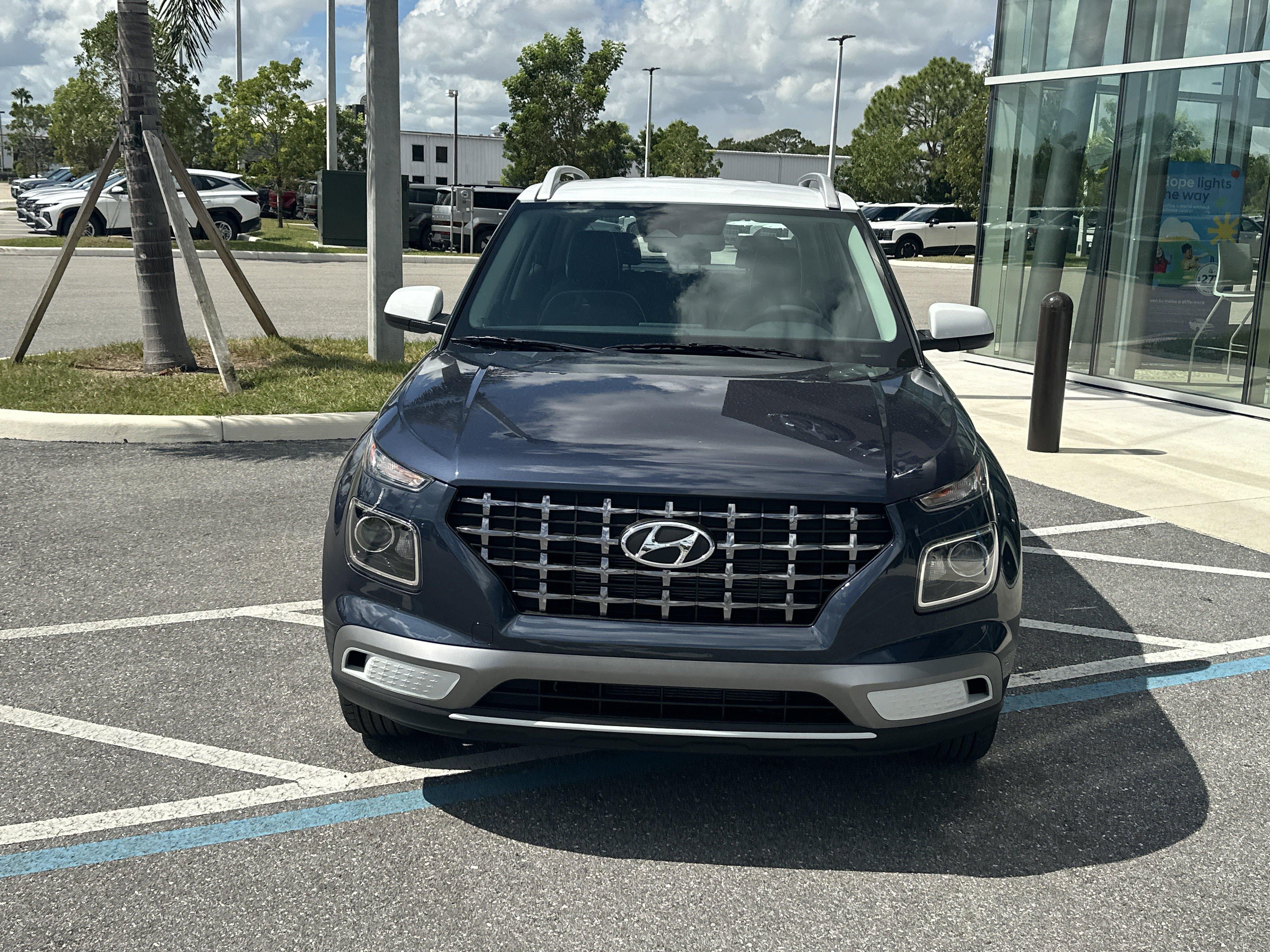 2026 Hyundai Venue SEL w/Two-Tone Roof
