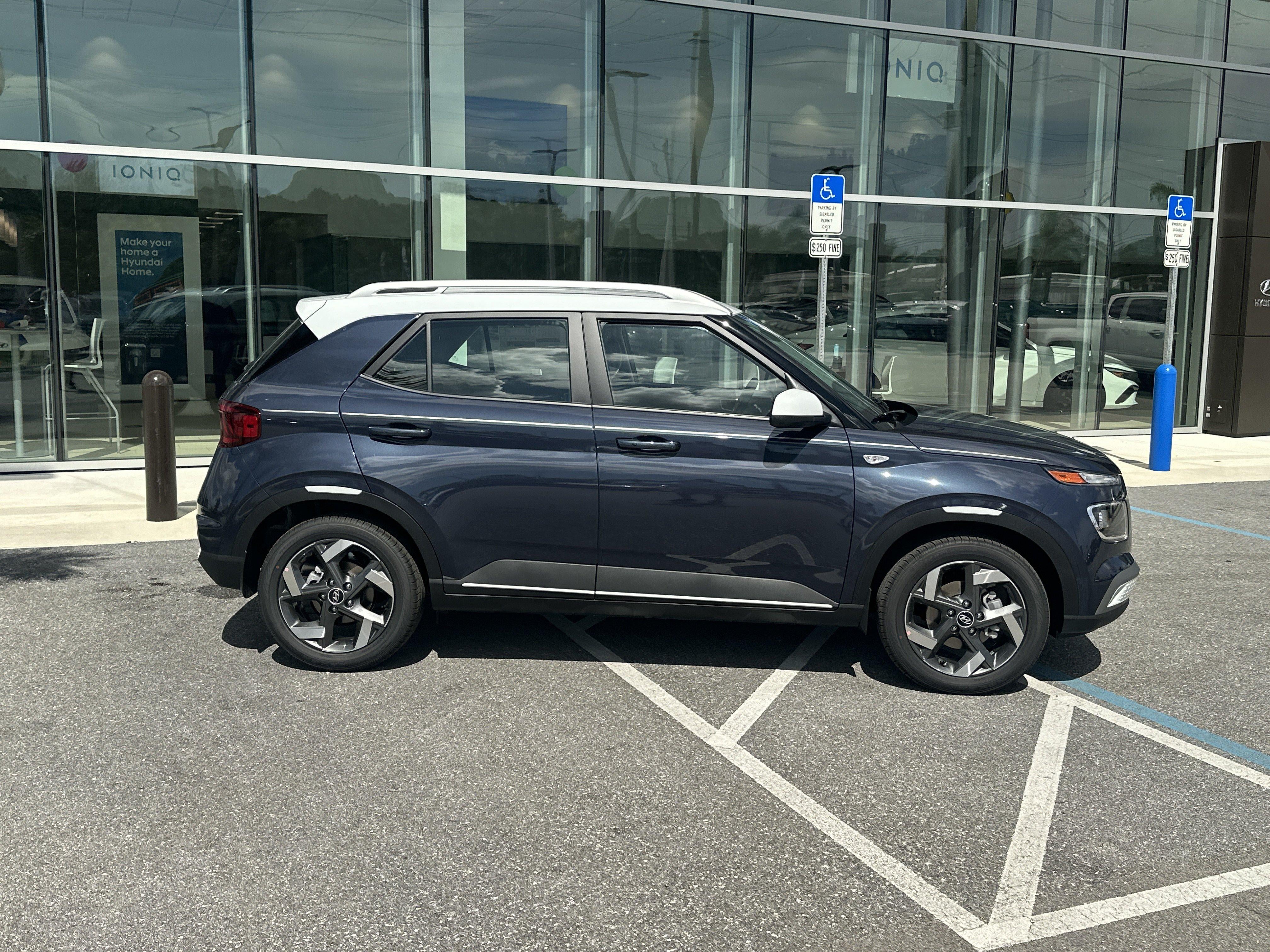 2026 Hyundai Venue SEL w/Two-Tone Roof