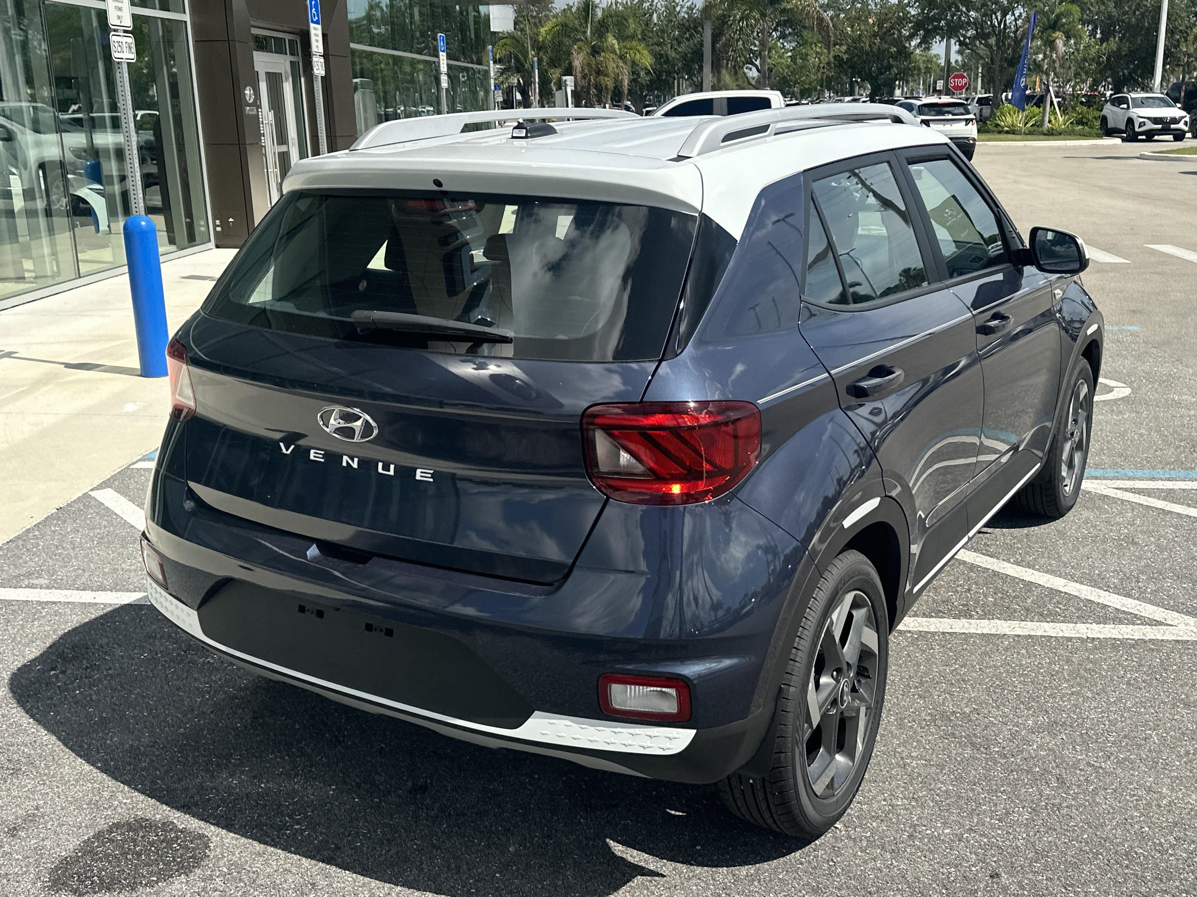 2026 Hyundai Venue SEL w/Two-Tone Roof