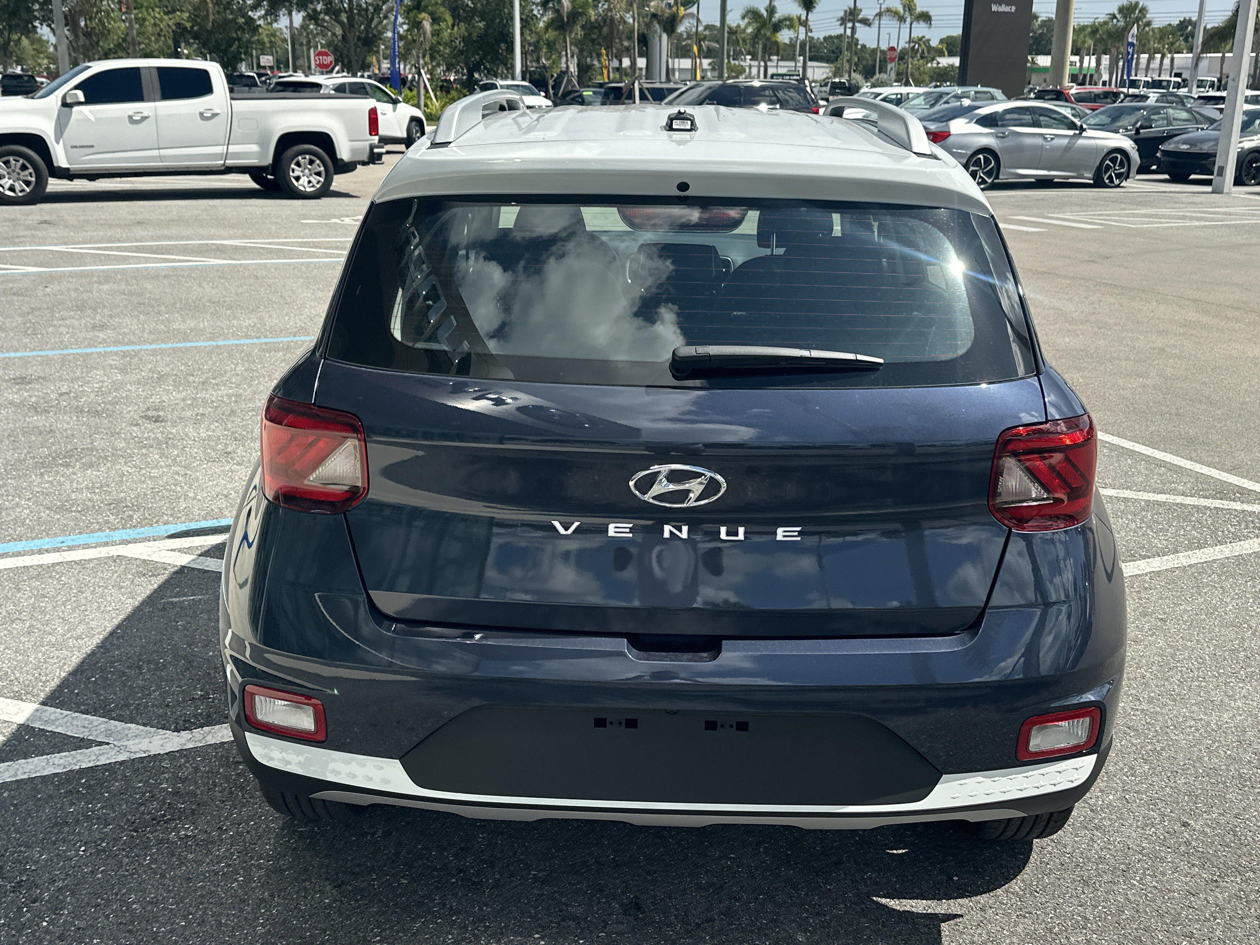 2026 Hyundai Venue SEL w/Two-Tone Roof
