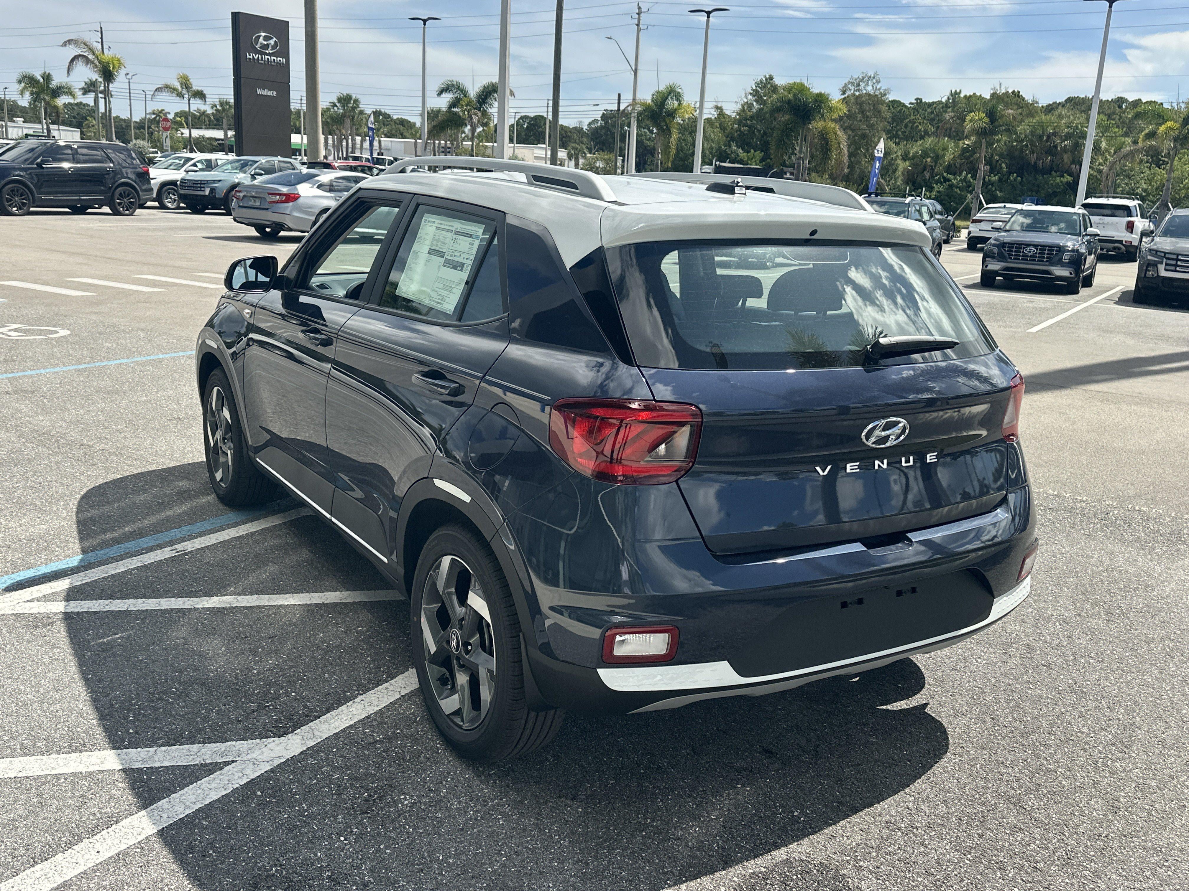 2026 Hyundai Venue SEL w/Two-Tone Roof