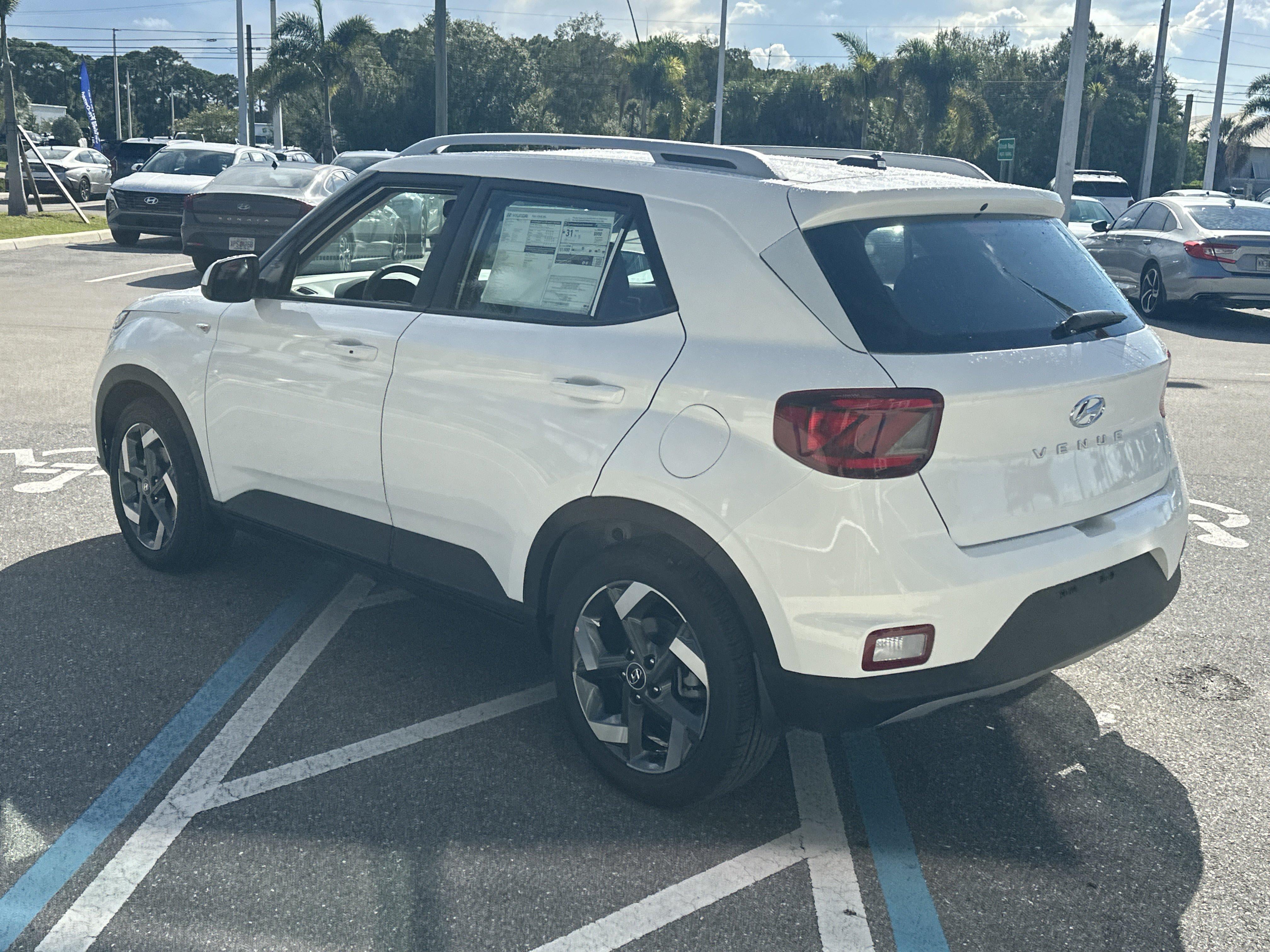 2026 Hyundai Venue SEL w/Two-Tone Roof