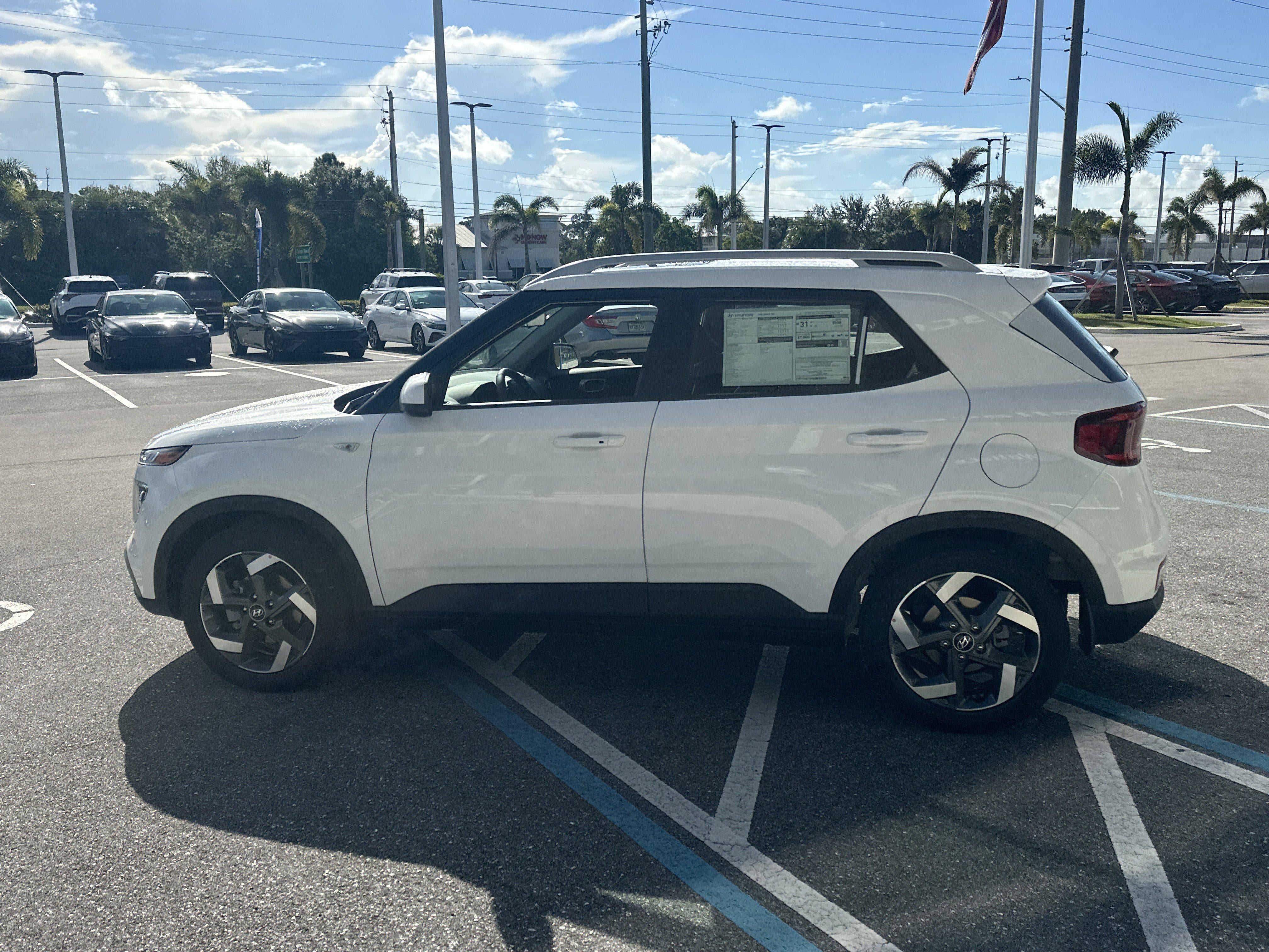 2026 Hyundai Venue SEL w/Two-Tone Roof
