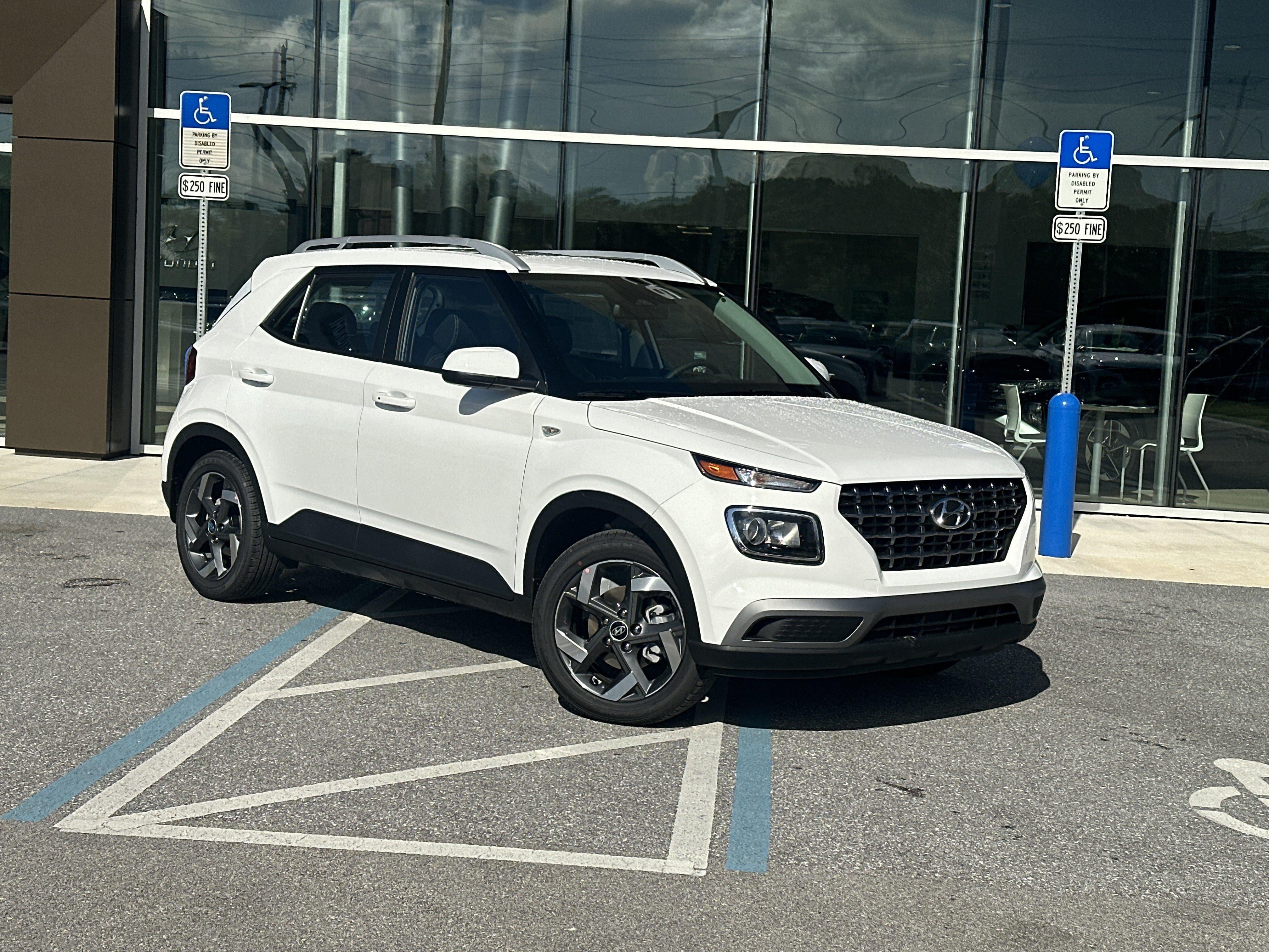 2026 Hyundai Venue SEL w/Two-Tone Roof