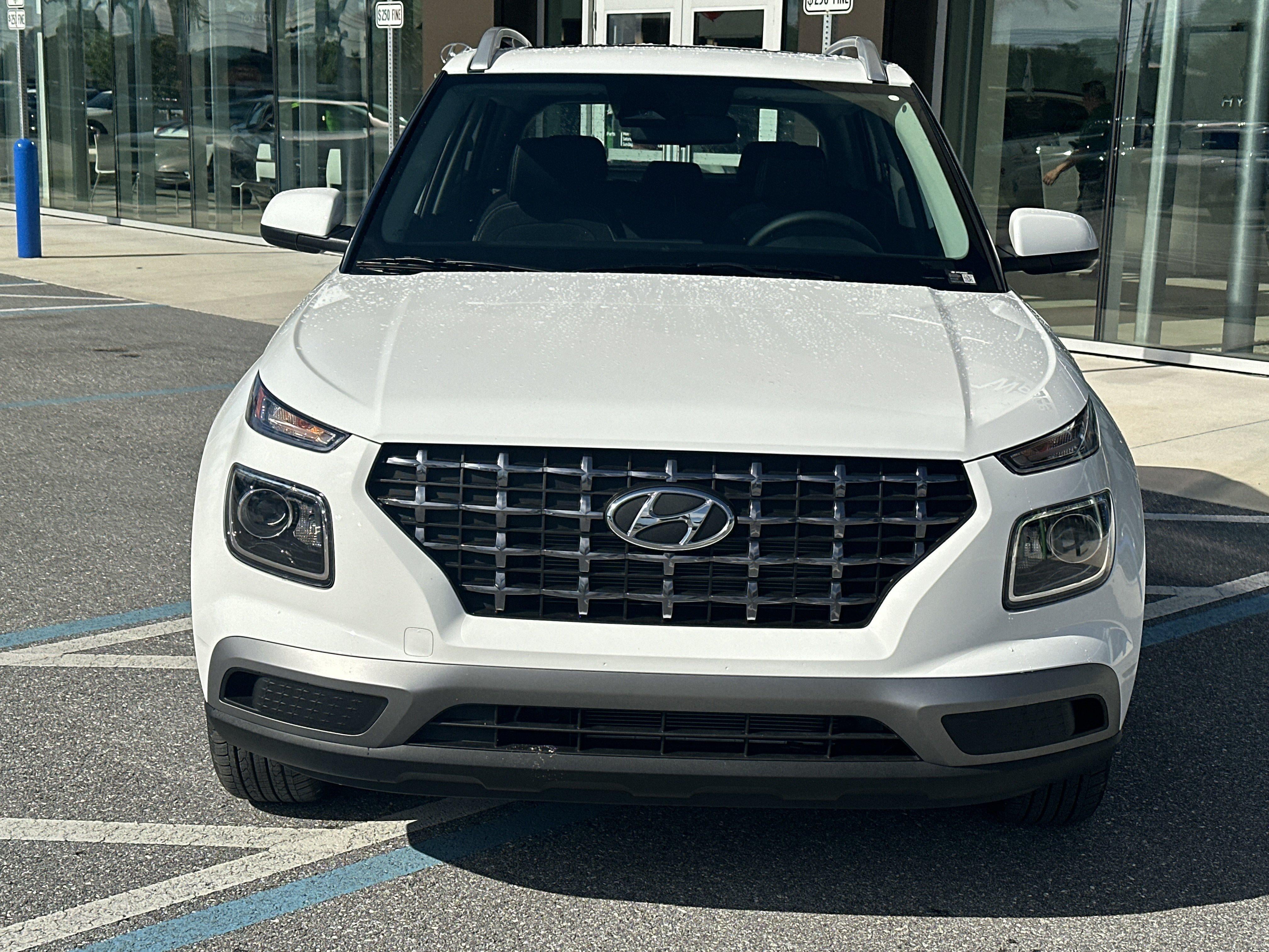 2026 Hyundai Venue SEL w/Two-Tone Roof