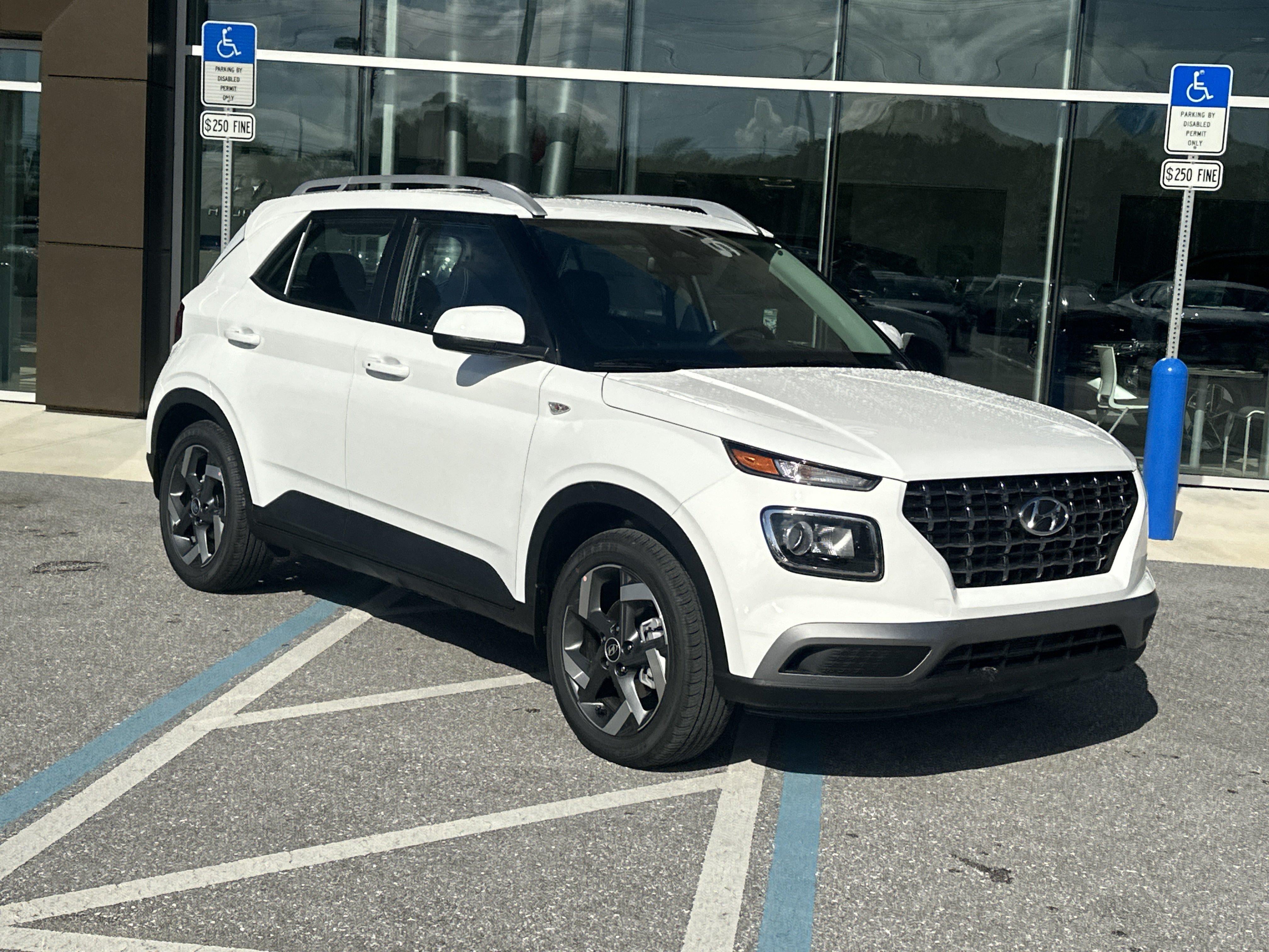2026 Hyundai Venue SEL w/Two-Tone Roof
