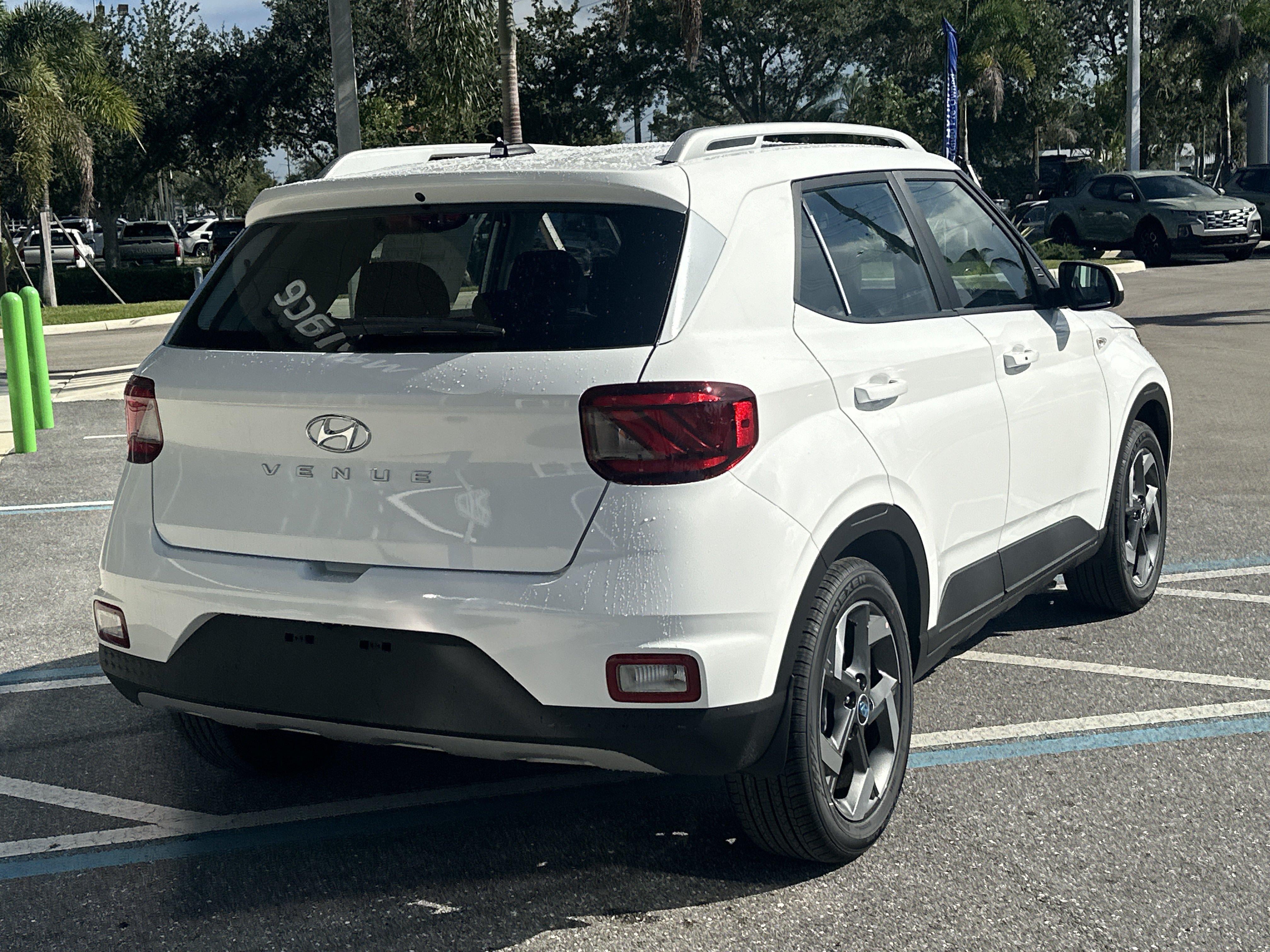 2026 Hyundai Venue SEL w/Two-Tone Roof