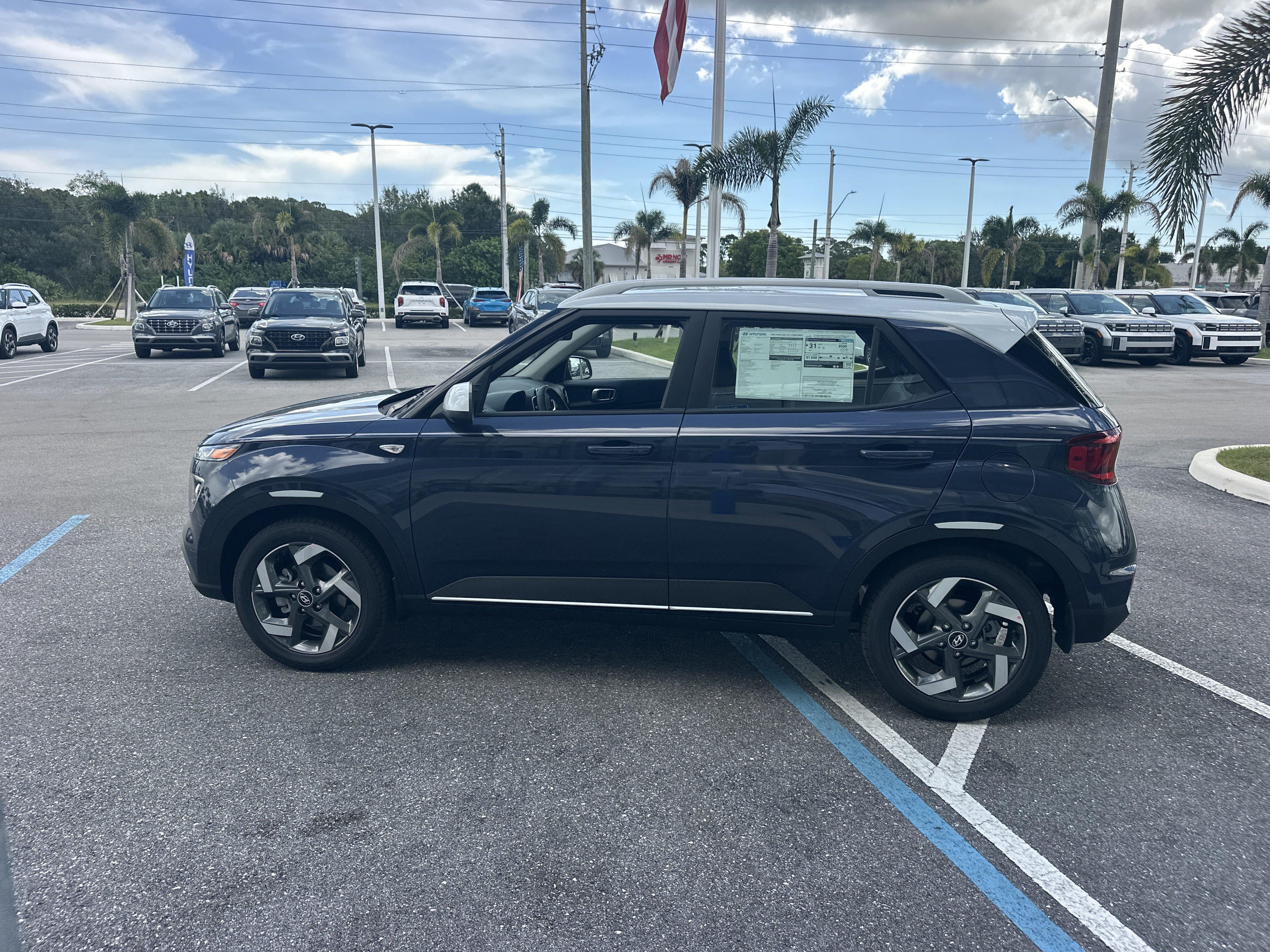 2026 Hyundai Venue SEL w/Two-Tone Roof