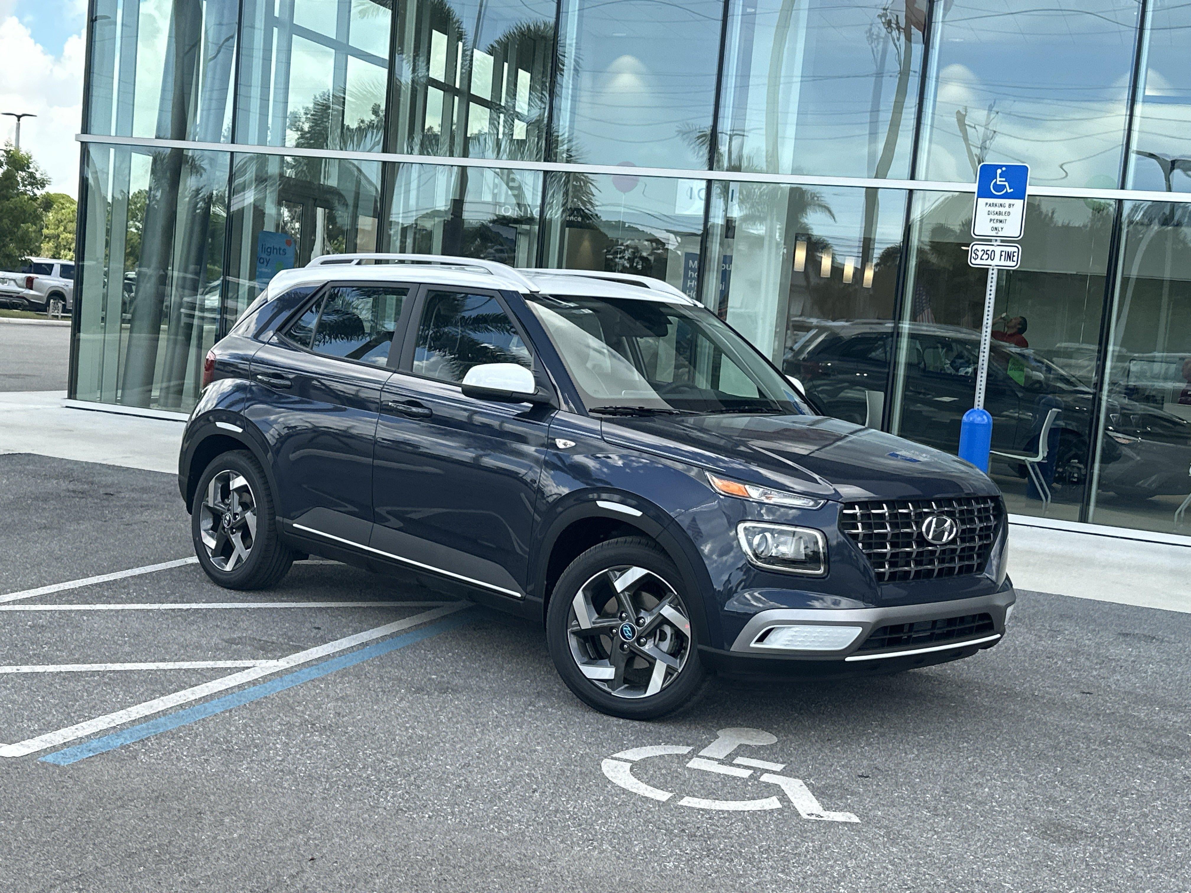 2026 Hyundai Venue SEL w/Two-Tone Roof