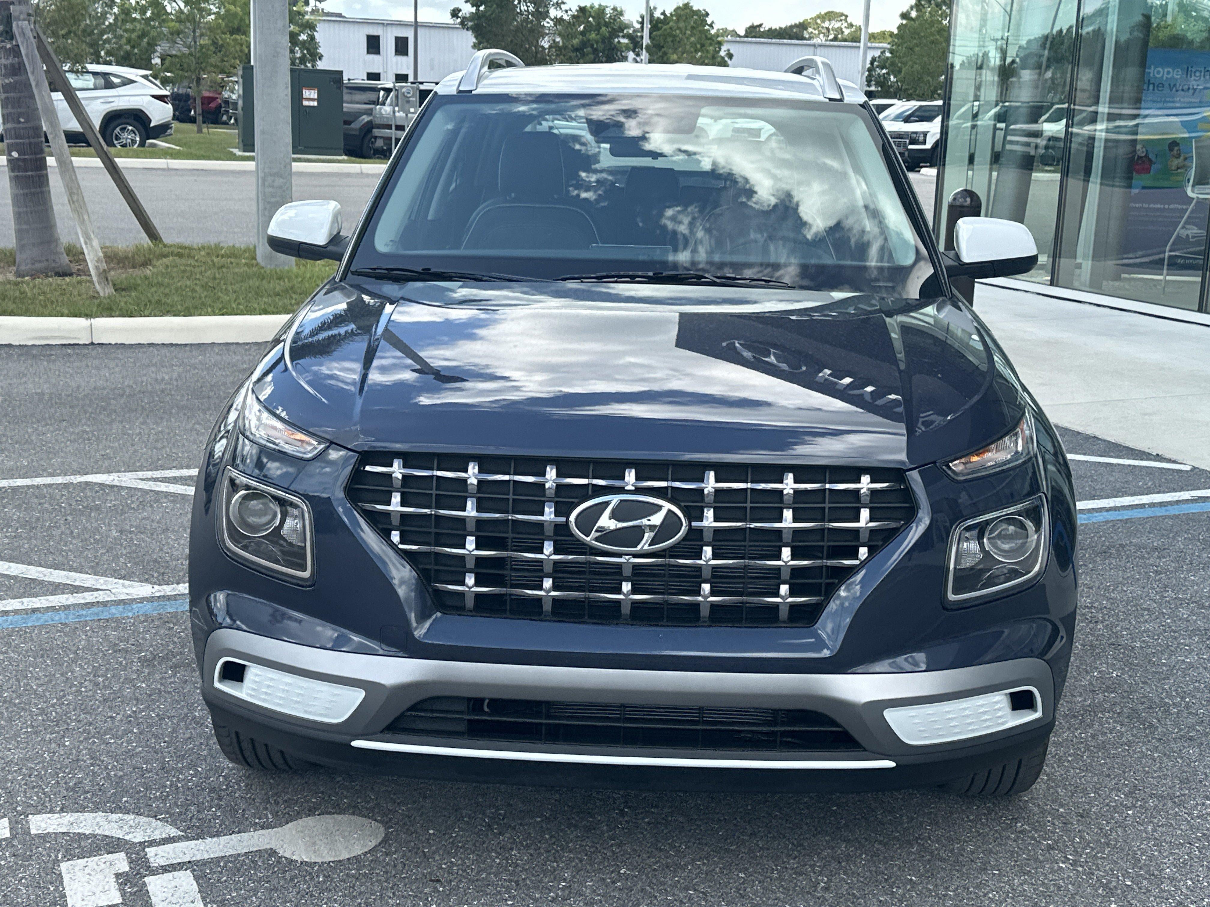 2026 Hyundai Venue SEL w/Two-Tone Roof