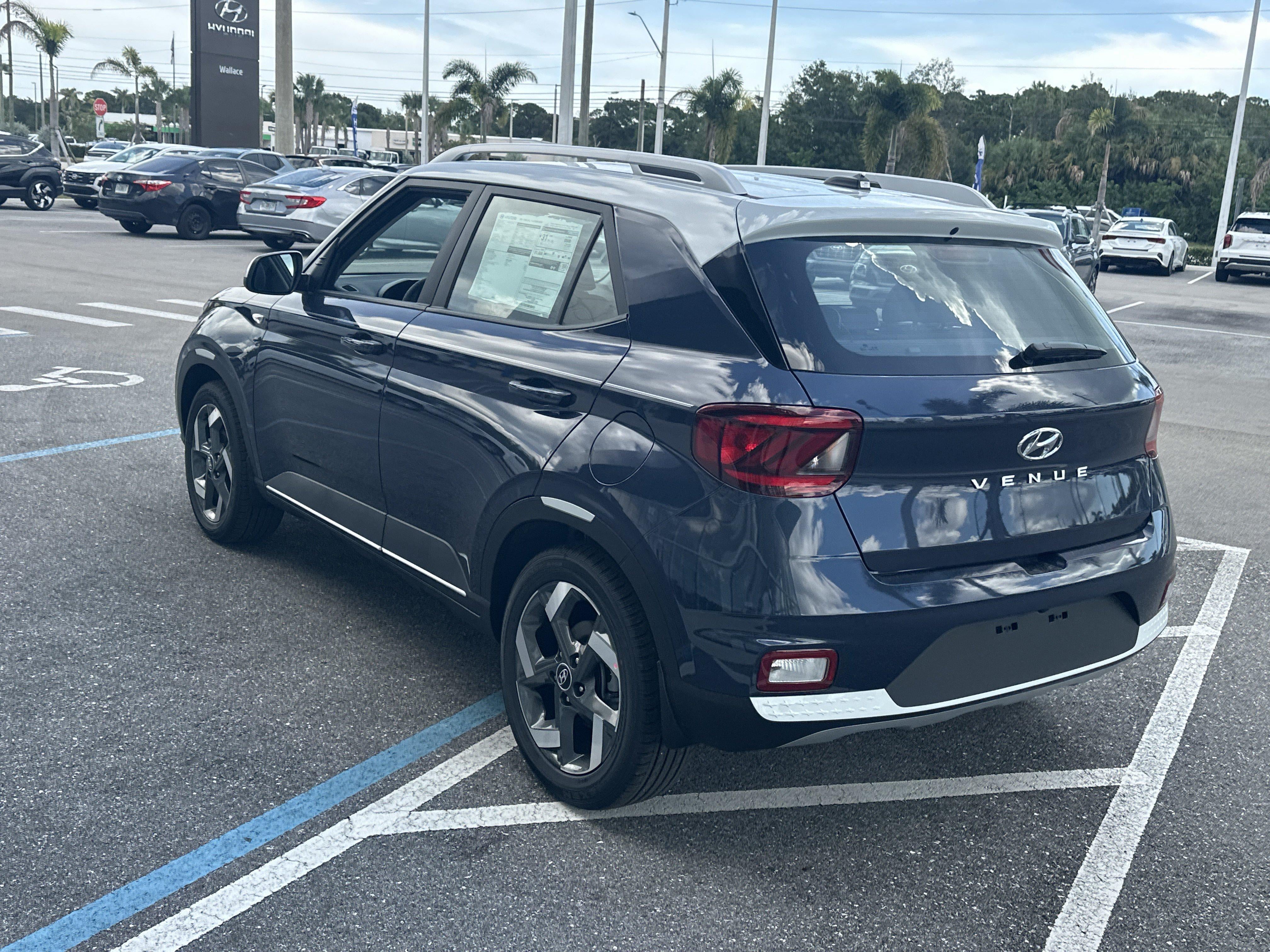 2026 Hyundai Venue SEL w/Two-Tone Roof
