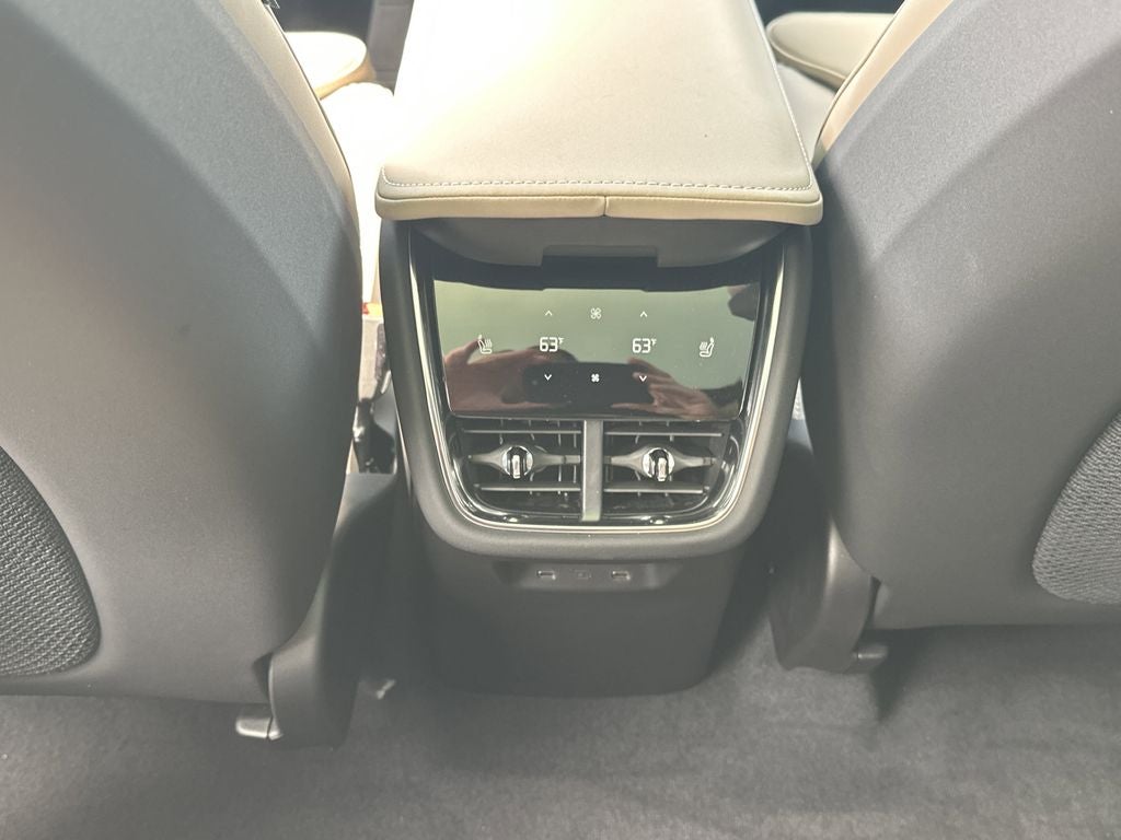 2026 Volvo EX90 Plus