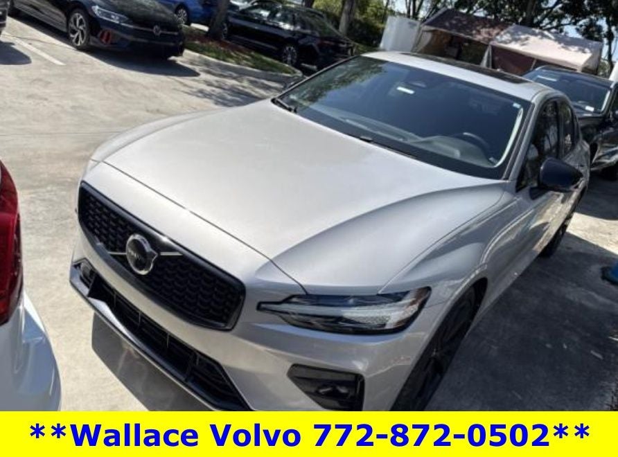2023 Volvo S60 B5 Plus Dark Theme