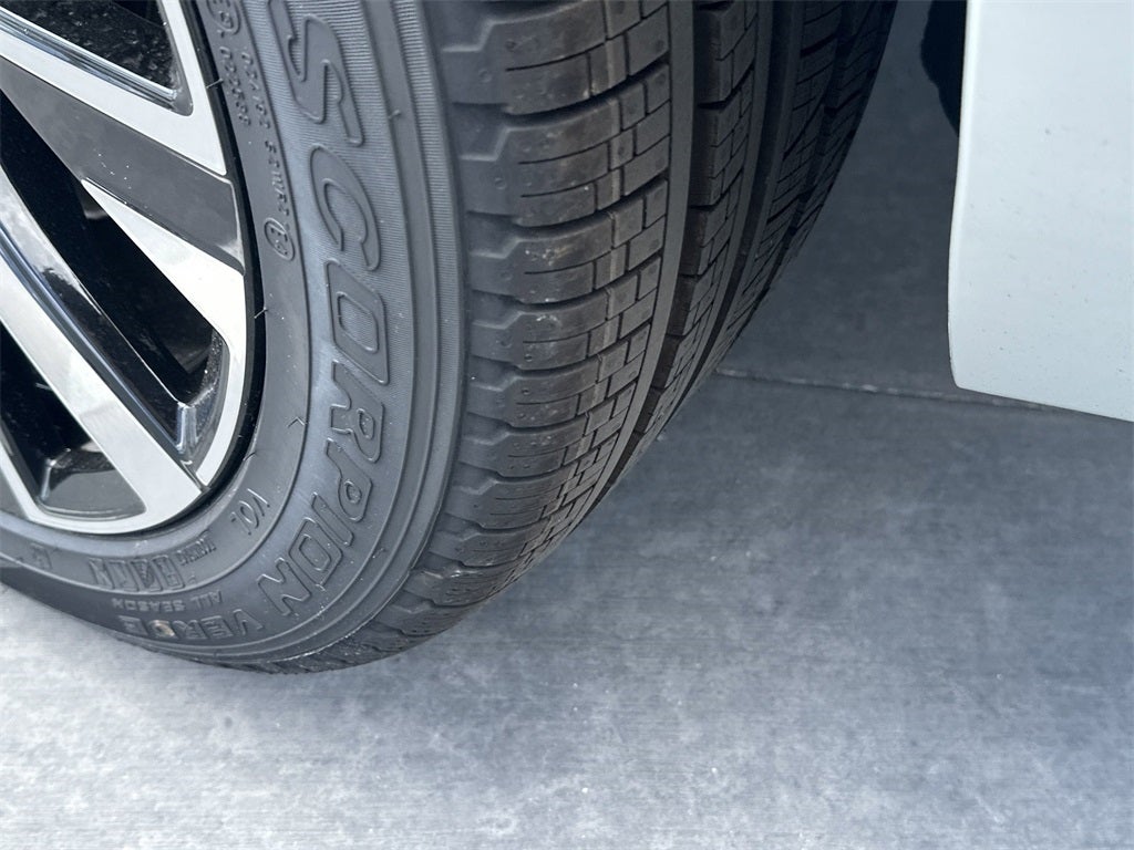 2025 Volvo XC90 B6 Core 2025.5