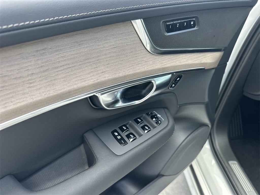 2025 Volvo XC90 B6 Core 2025.5