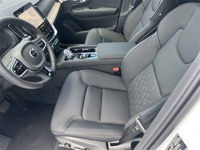 2025 Volvo XC90 B6 Core 2025.5