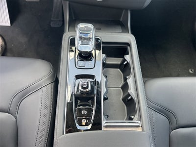 2025 Volvo XC90 B6 Core 2025.5