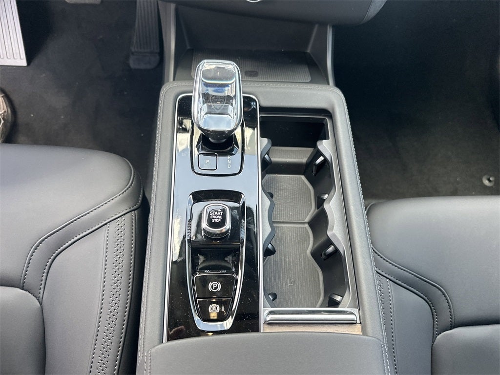 2025 Volvo XC90 B6 Core 2025.5