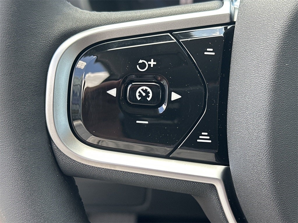 2025 Volvo XC90 B6 Core 2025.5