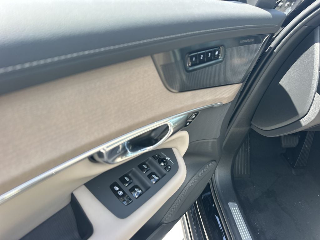2027 Volvo XC90 B6 Ultra