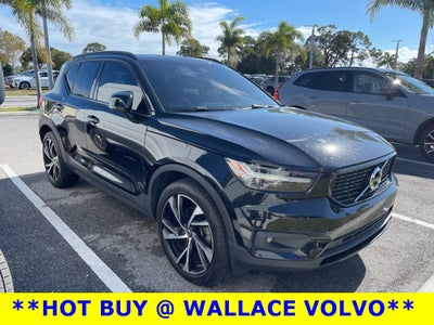 2022 Volvo XC40 R-Design