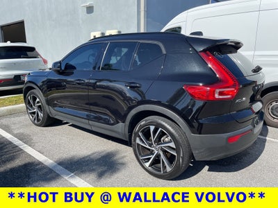 2022 Volvo XC40 R-Design