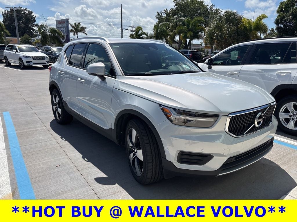 2020 Volvo XC40 Momentum