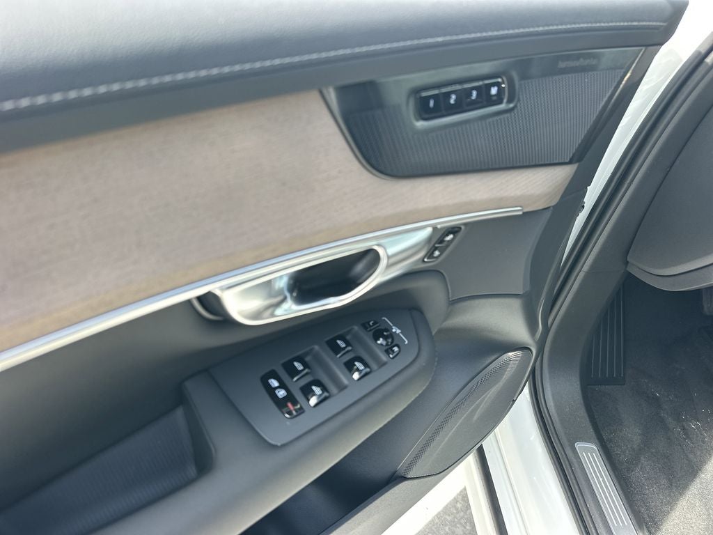 2026 Volvo XC90 Plug-In Hybrid T8 Plus 7 Passenger
