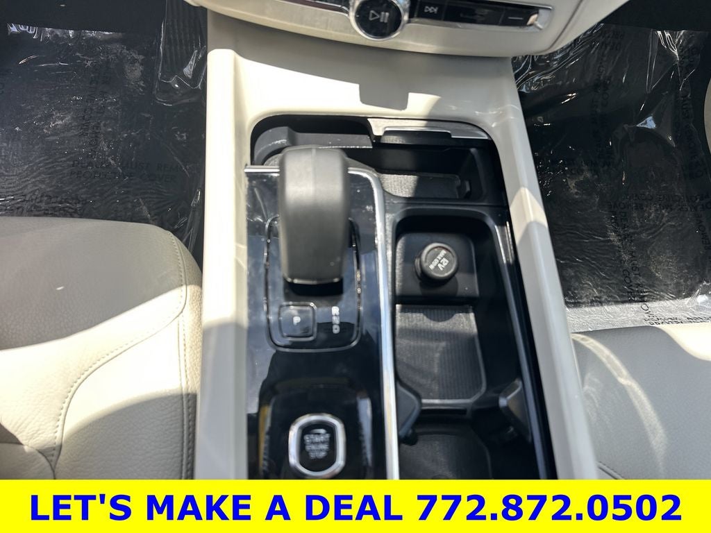 2023 Volvo XC60 B5 Plus Bright Theme