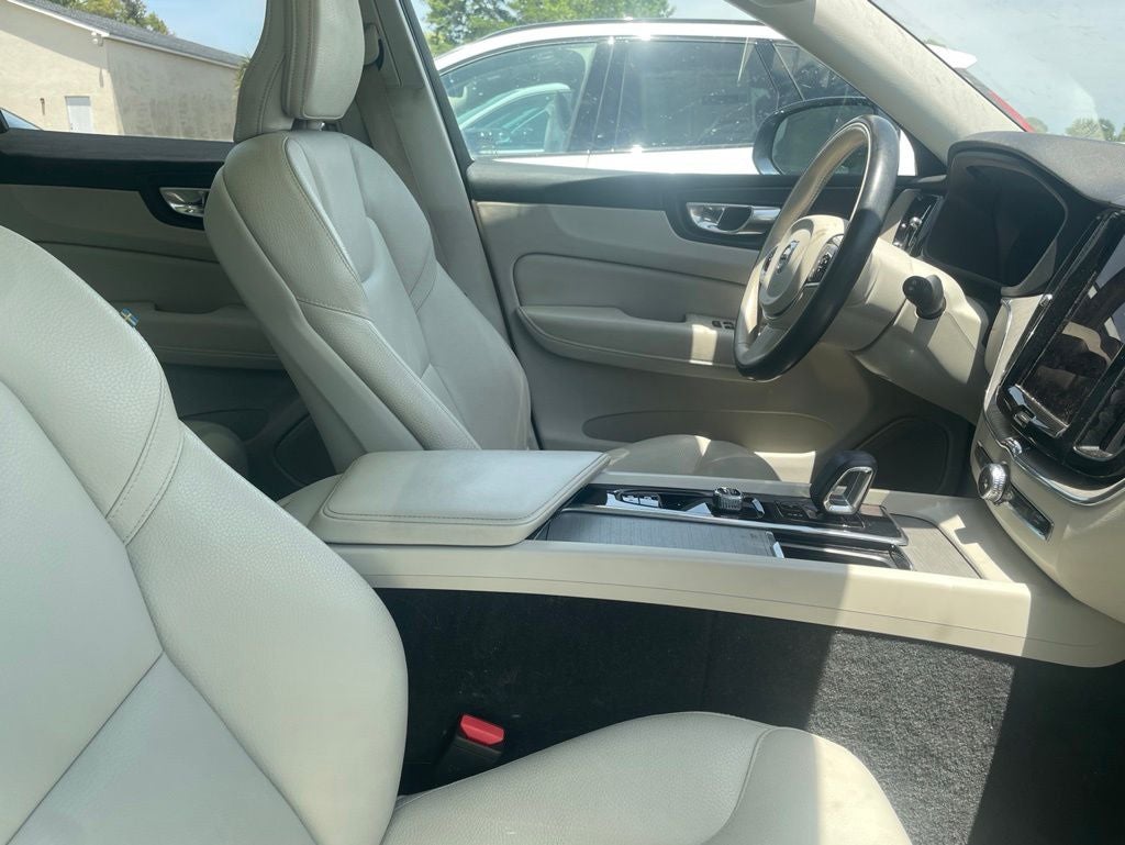 2023 Volvo XC60 B5 Plus Bright Theme