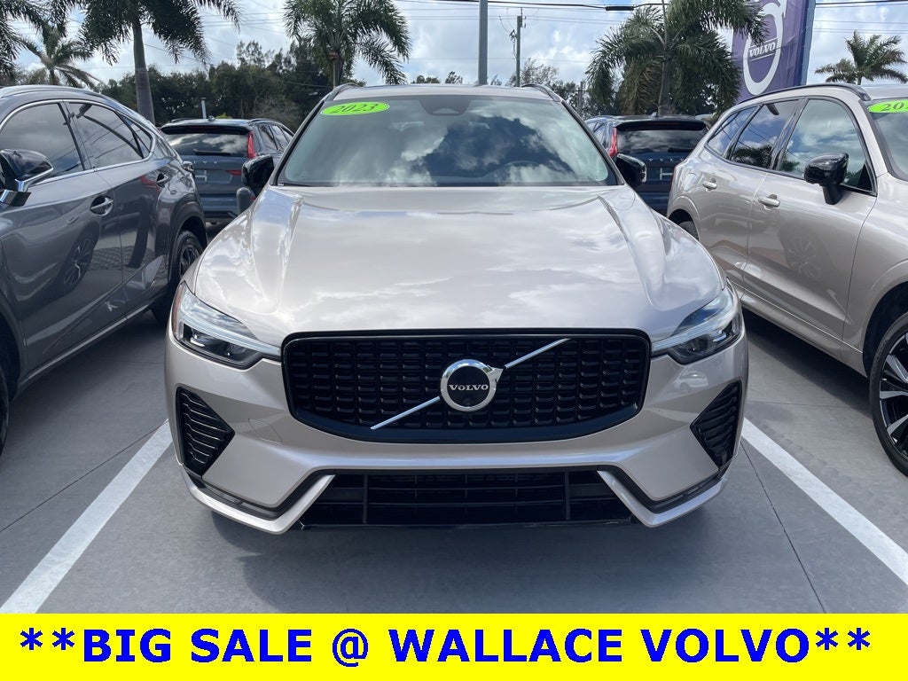 2023 Volvo XC60 B5 Plus Dark Theme