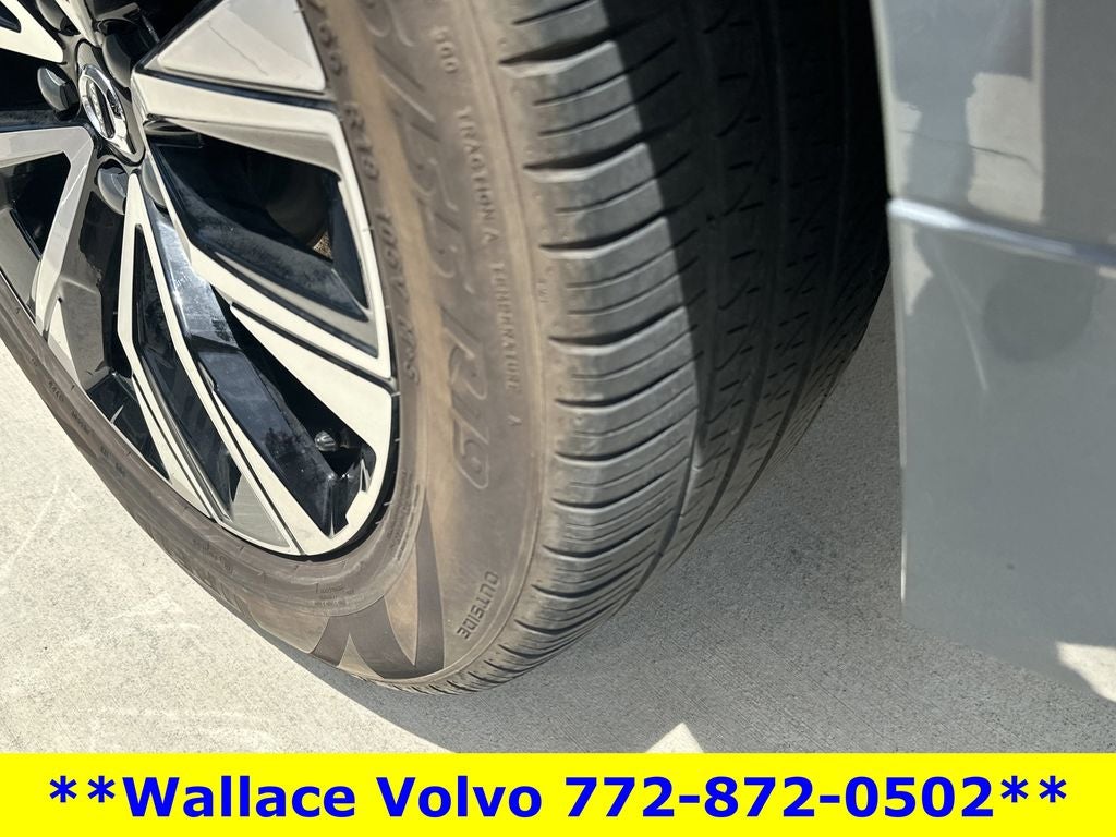 2024 Volvo XC60 B5 Plus Dark Theme