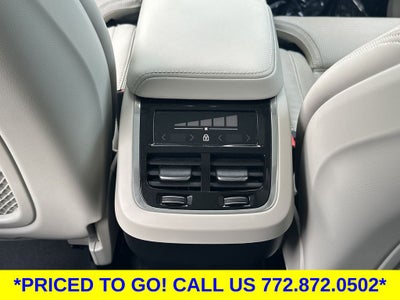 2024 Volvo XC60 B5 Ultimate Dark Theme