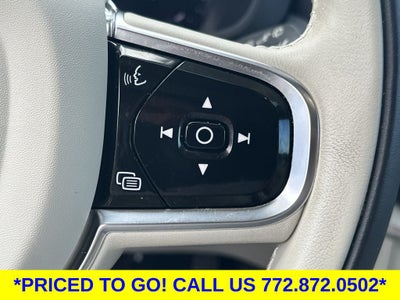 2024 Volvo XC60 B5 Ultimate Dark Theme