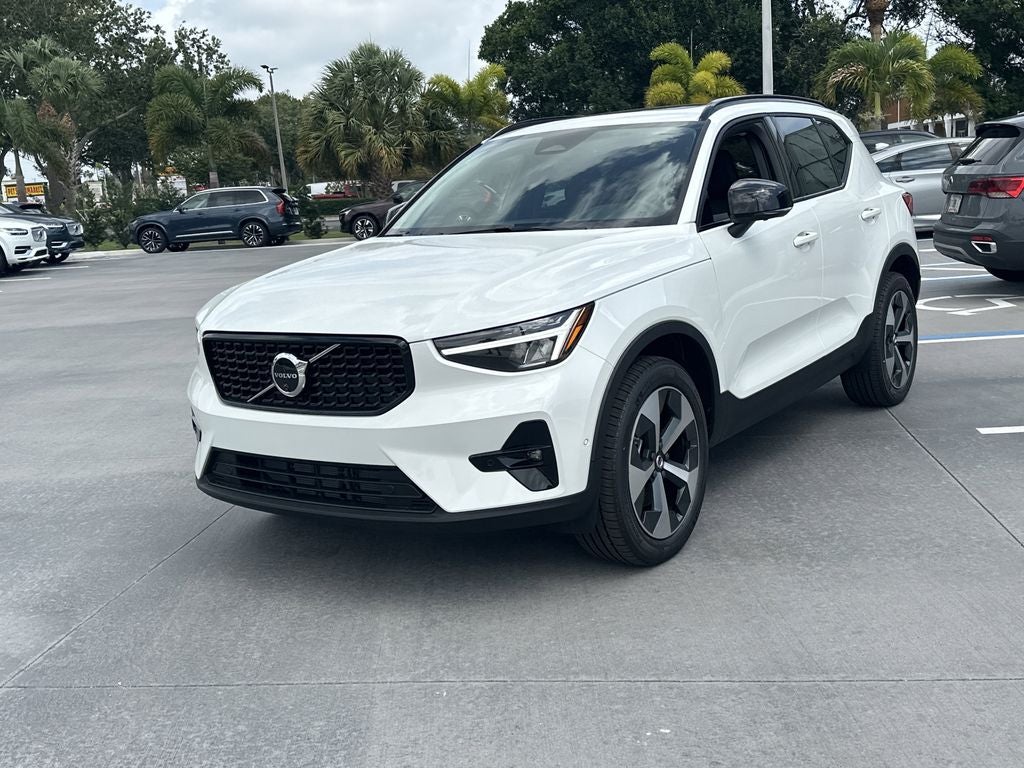 2026 Volvo XC40 B5 Plus