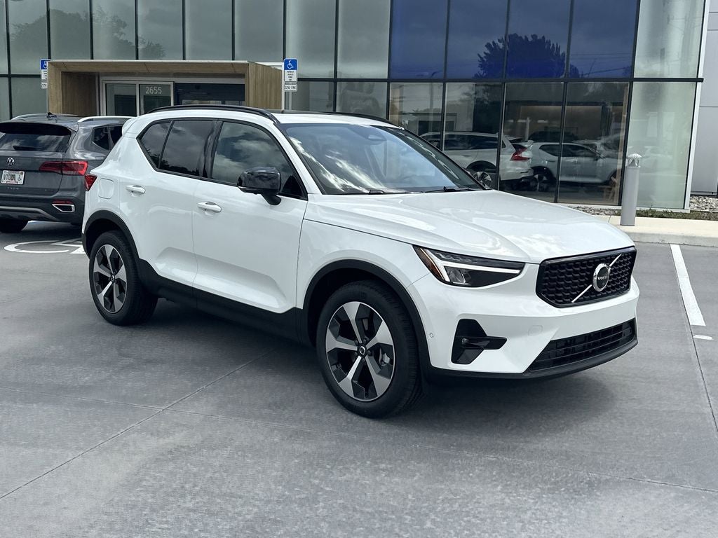 2026 Volvo XC40 B5 Plus