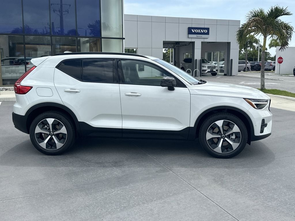 2026 Volvo XC40 B5 Plus