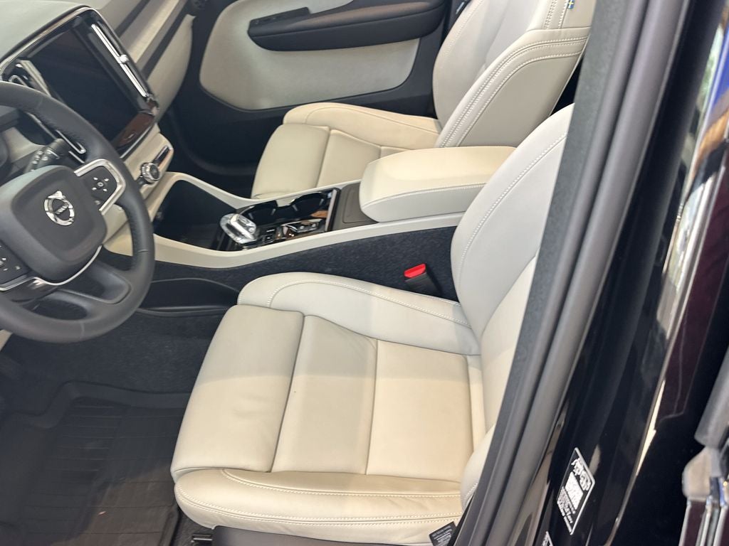 2026 Volvo XC40 B5 Plus