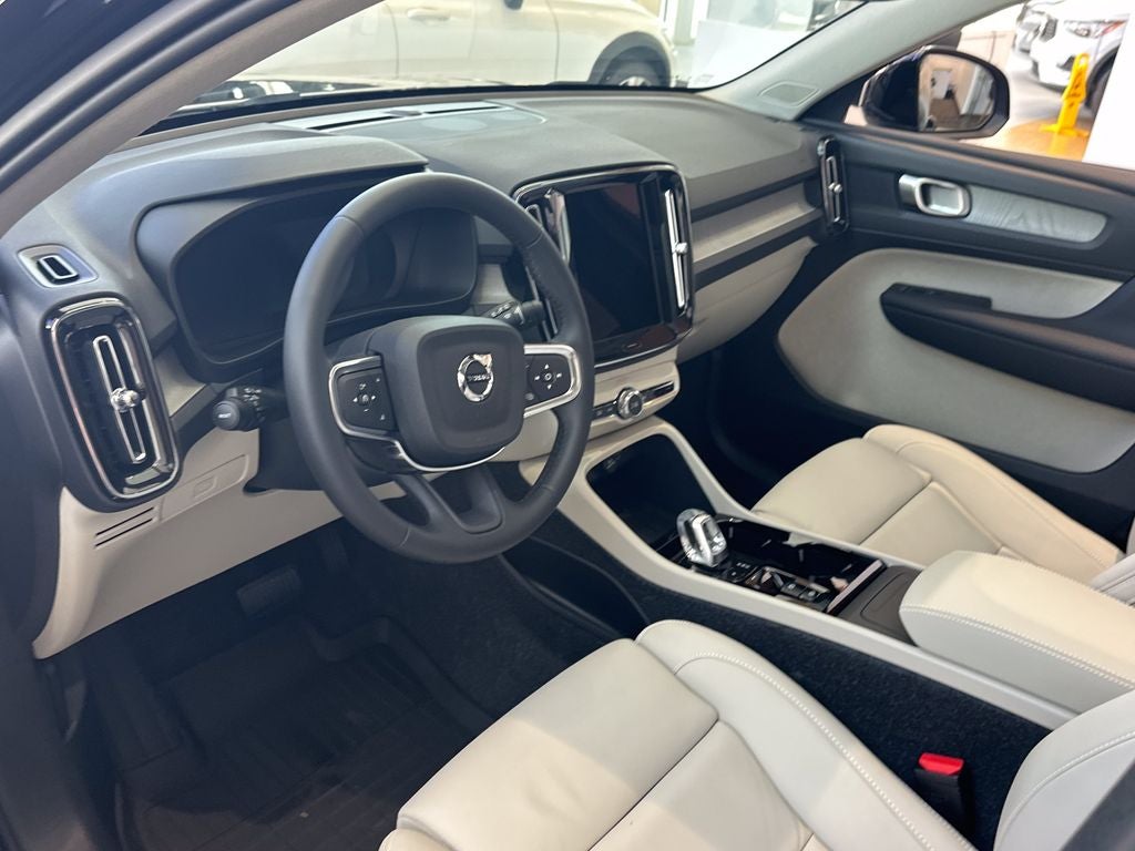 2026 Volvo XC40 B5 Plus