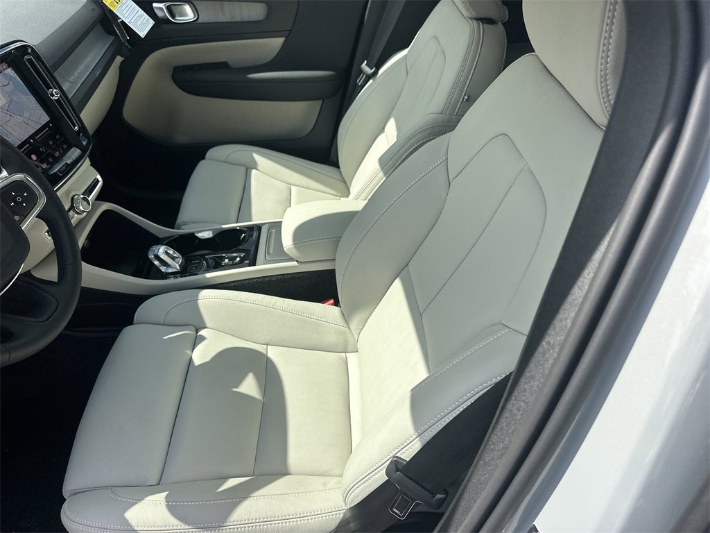 2026 Volvo XC40 B5 Plus