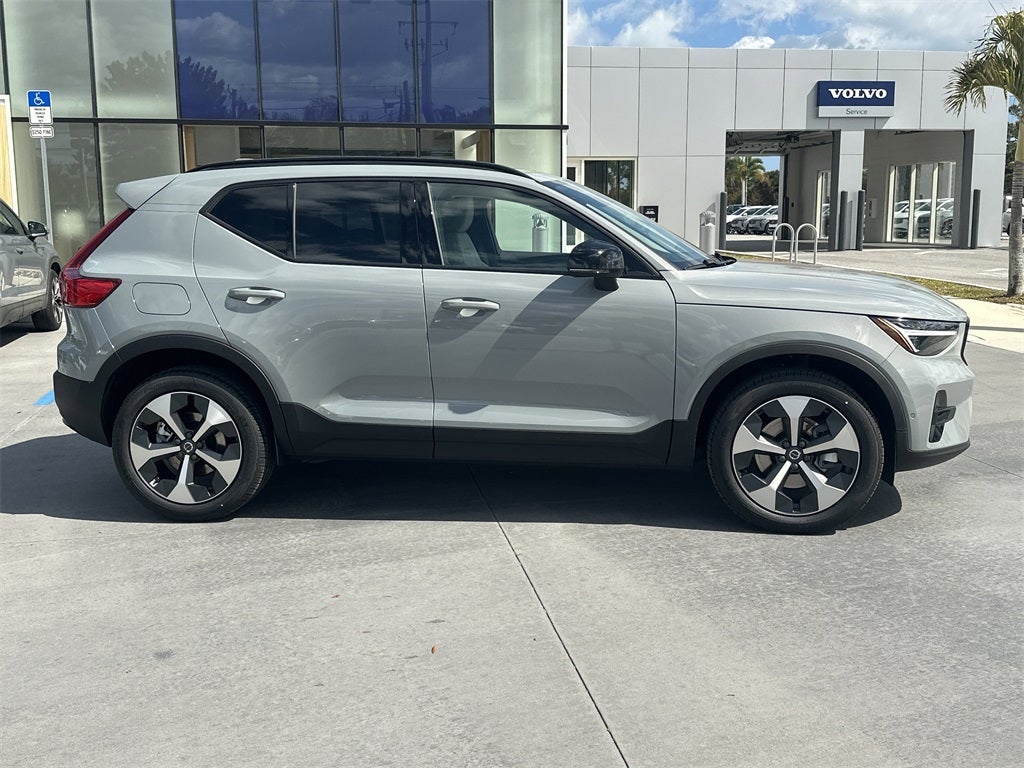 2026 Volvo XC40 B5 Plus