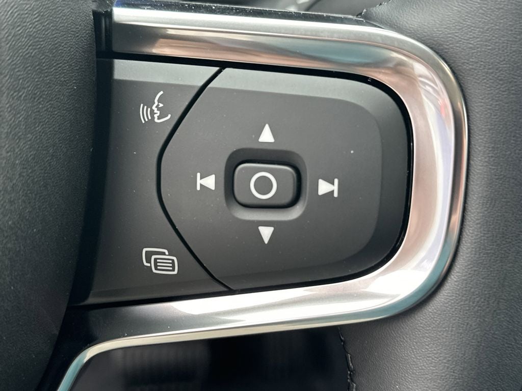 2026 Volvo XC40 B5 Plus